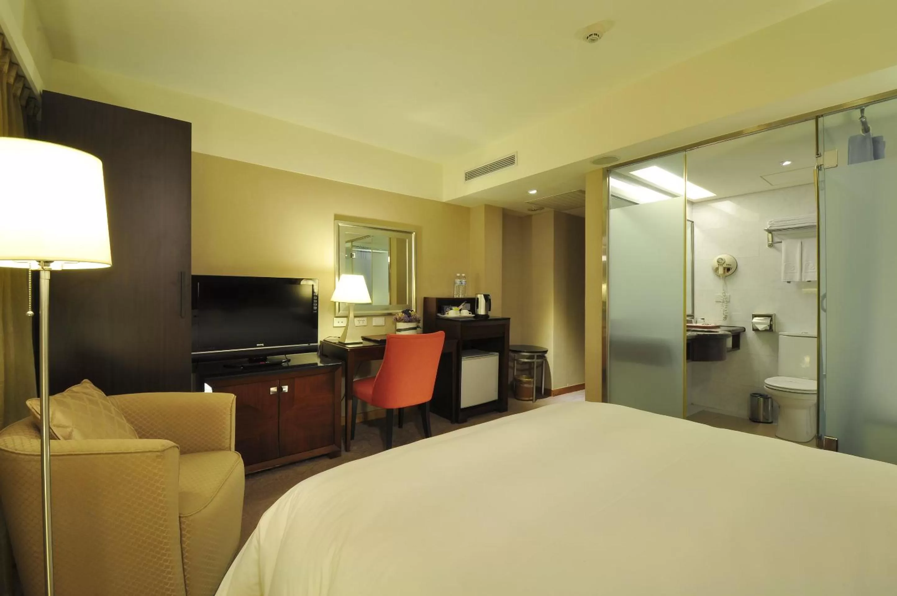 Bedroom, Bed in Delight Hotel