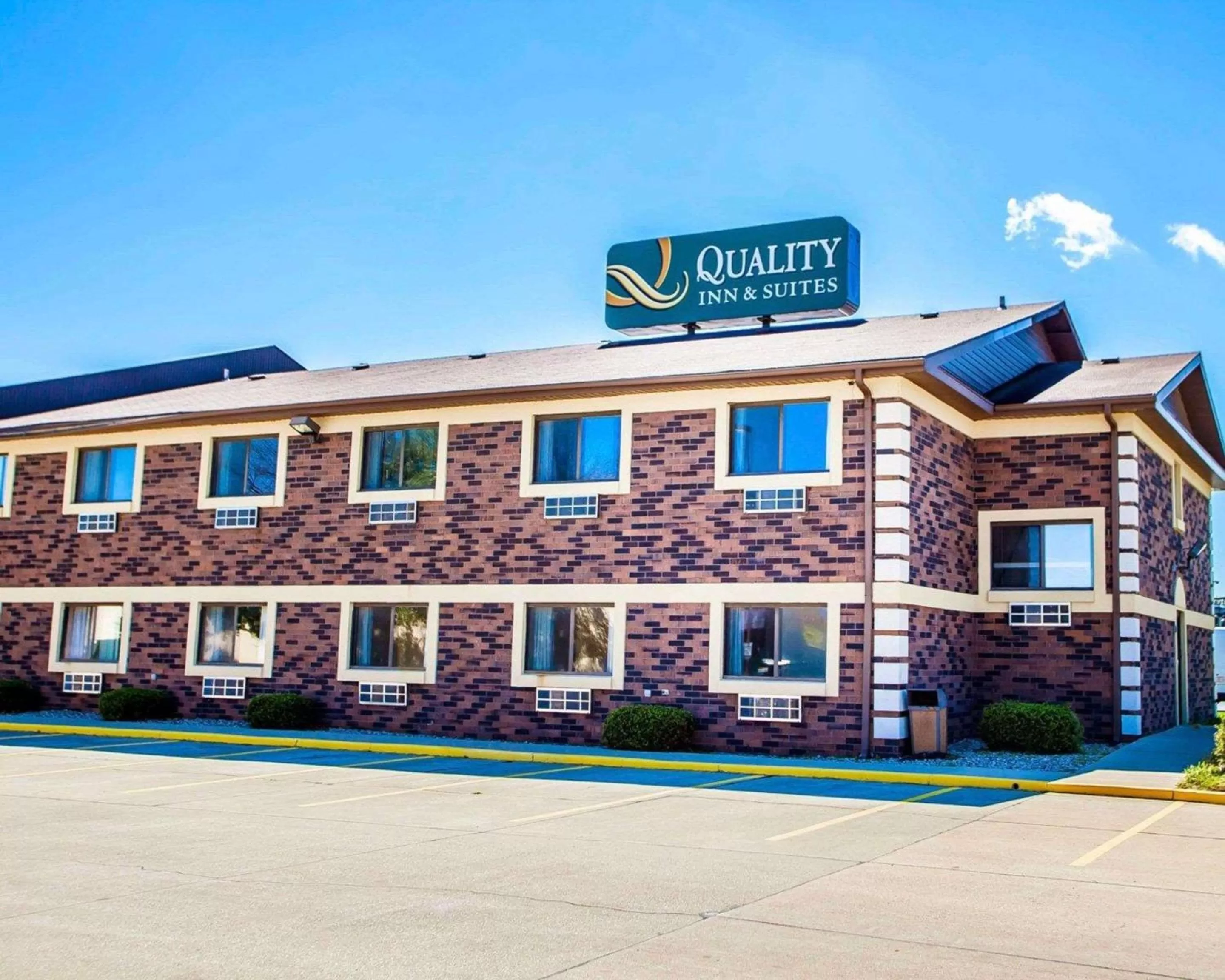 Property building in Quality Inn & Suites Champaign North - Urbana