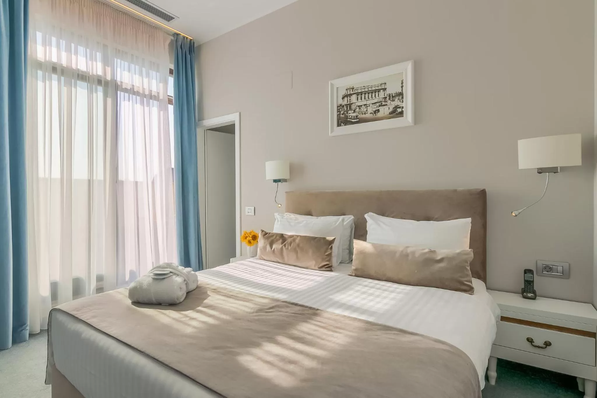 Bed in New Era Hotel Old Town Party Zone Bucharest- parking with fee nearby - NOT at the hotel !