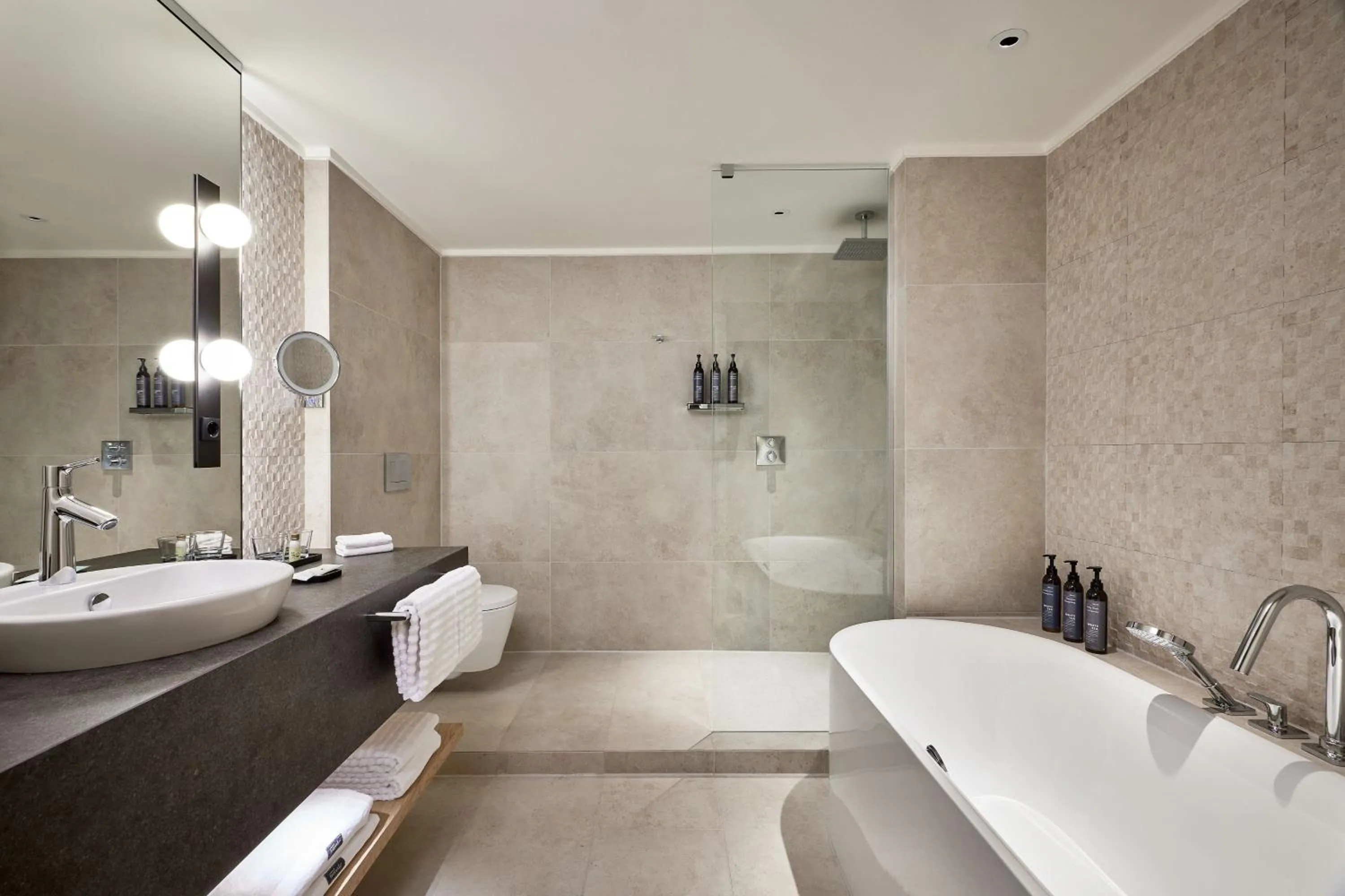 Photo of the whole room in The Westin Grand Frankfurt