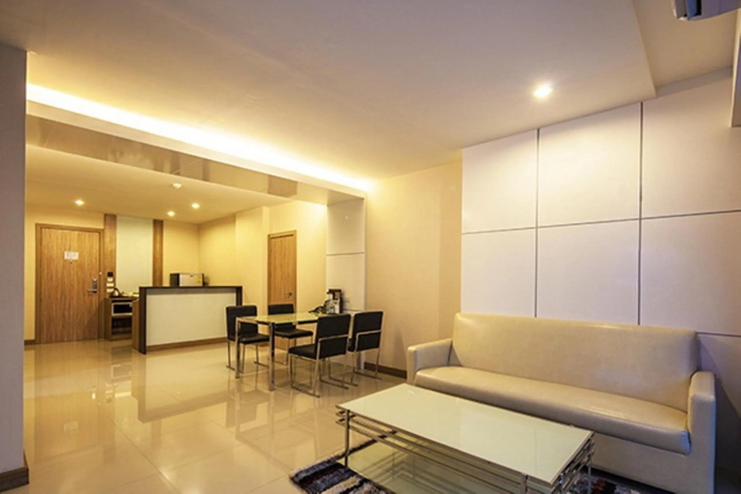 Living room in Golden City Rayong Hotel