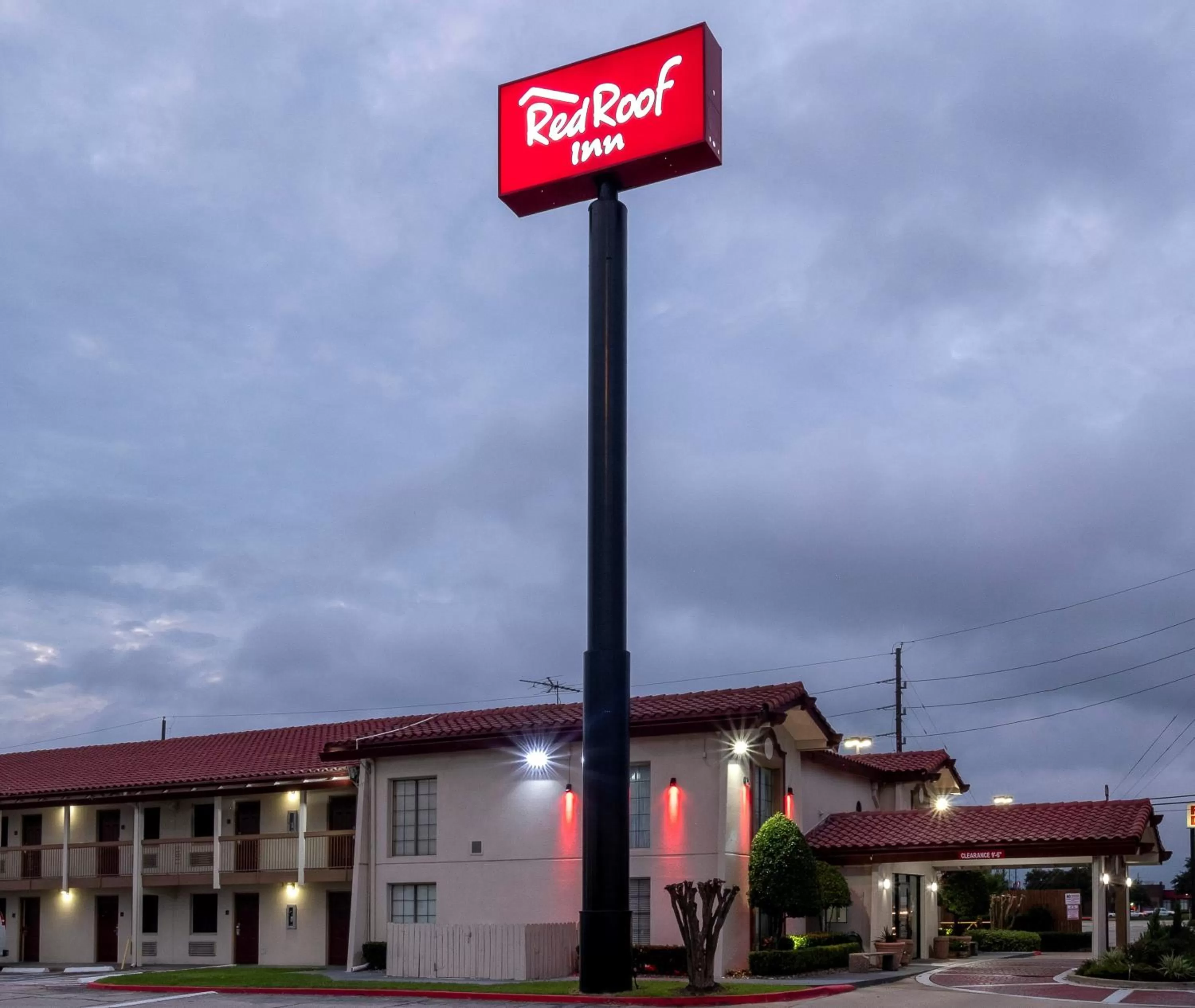 Property building in Red Roof Inn Houston North - FM1960 & I-45