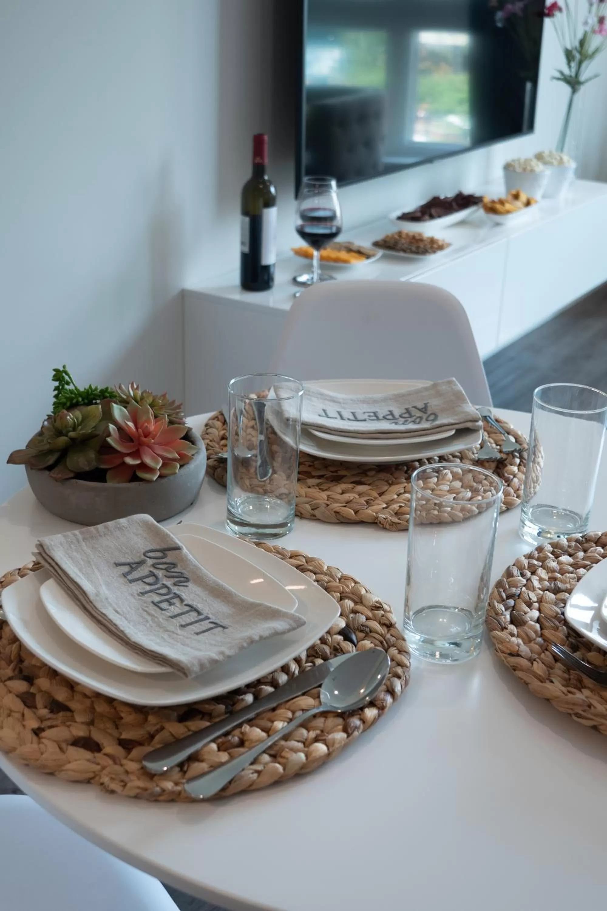 Dining area in Luxury Furnished Apartments by Hyatus Downtown at Yale