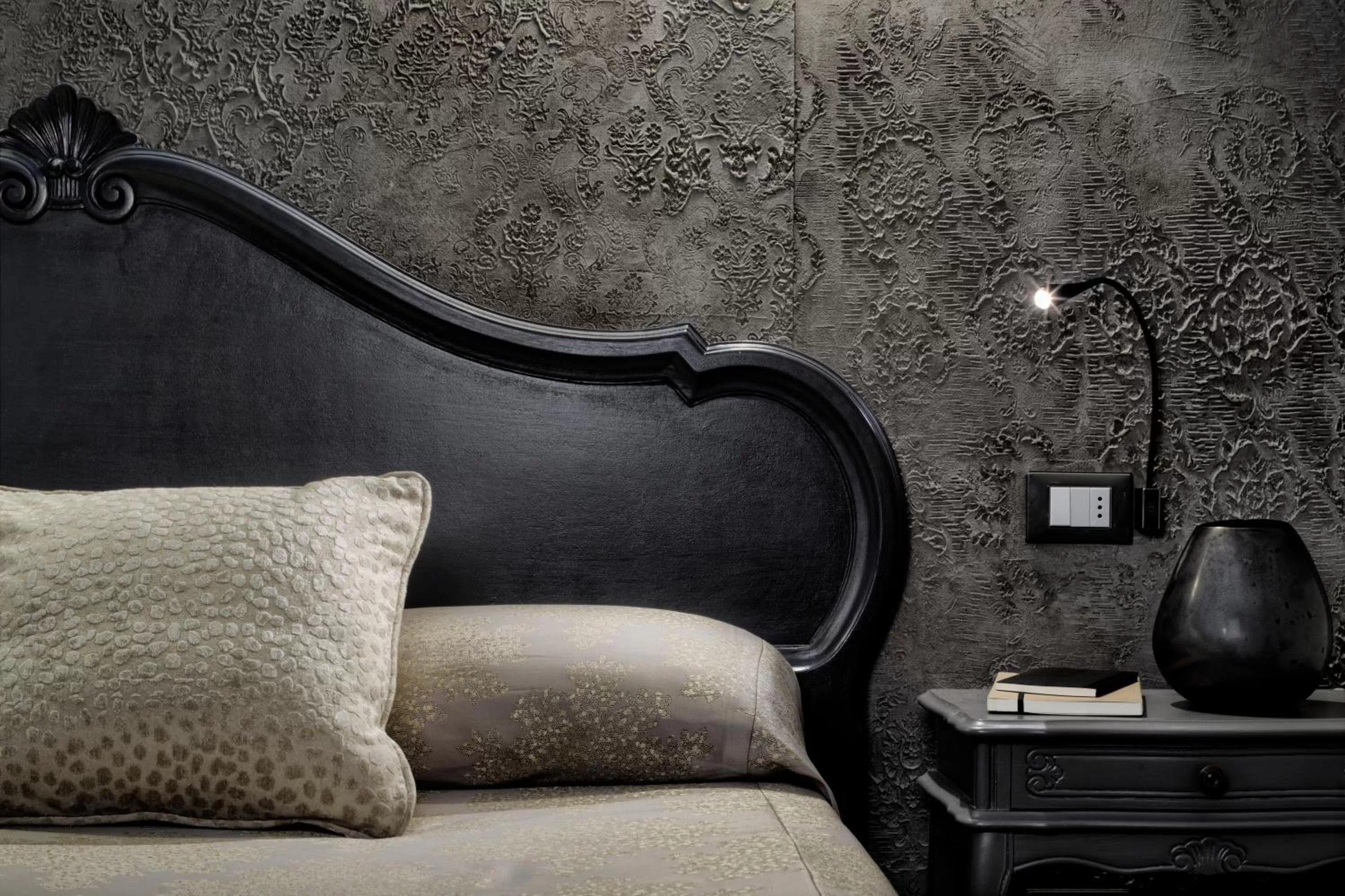 Decorative detail, Bed in Locanda Fiorita