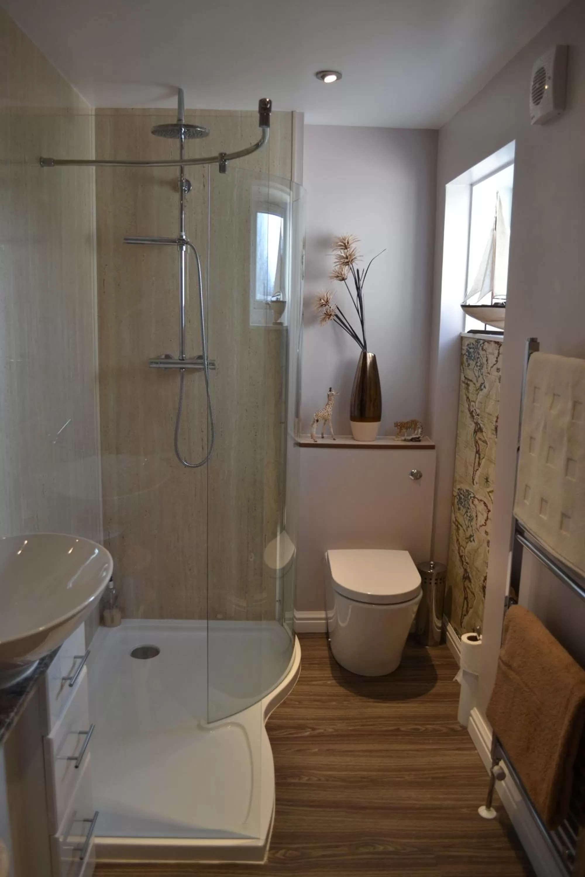 Shower, Bathroom in Maple Cottage B&B
