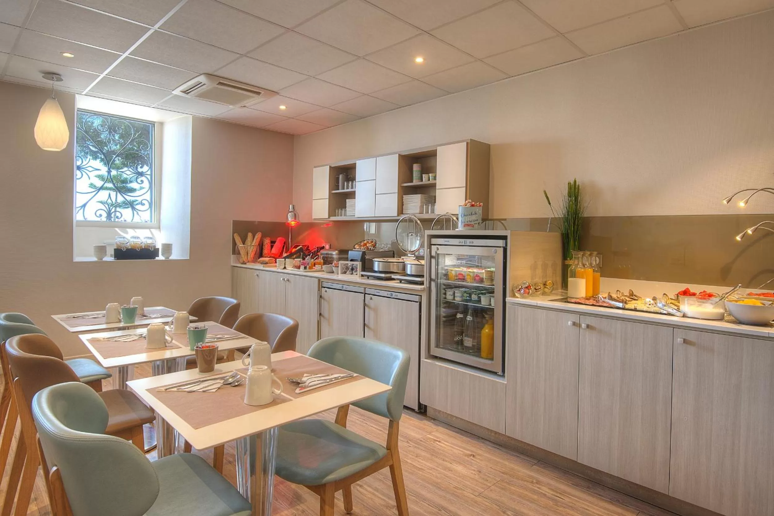 Breakfast in Mercure Nice Marché Aux Fleurs