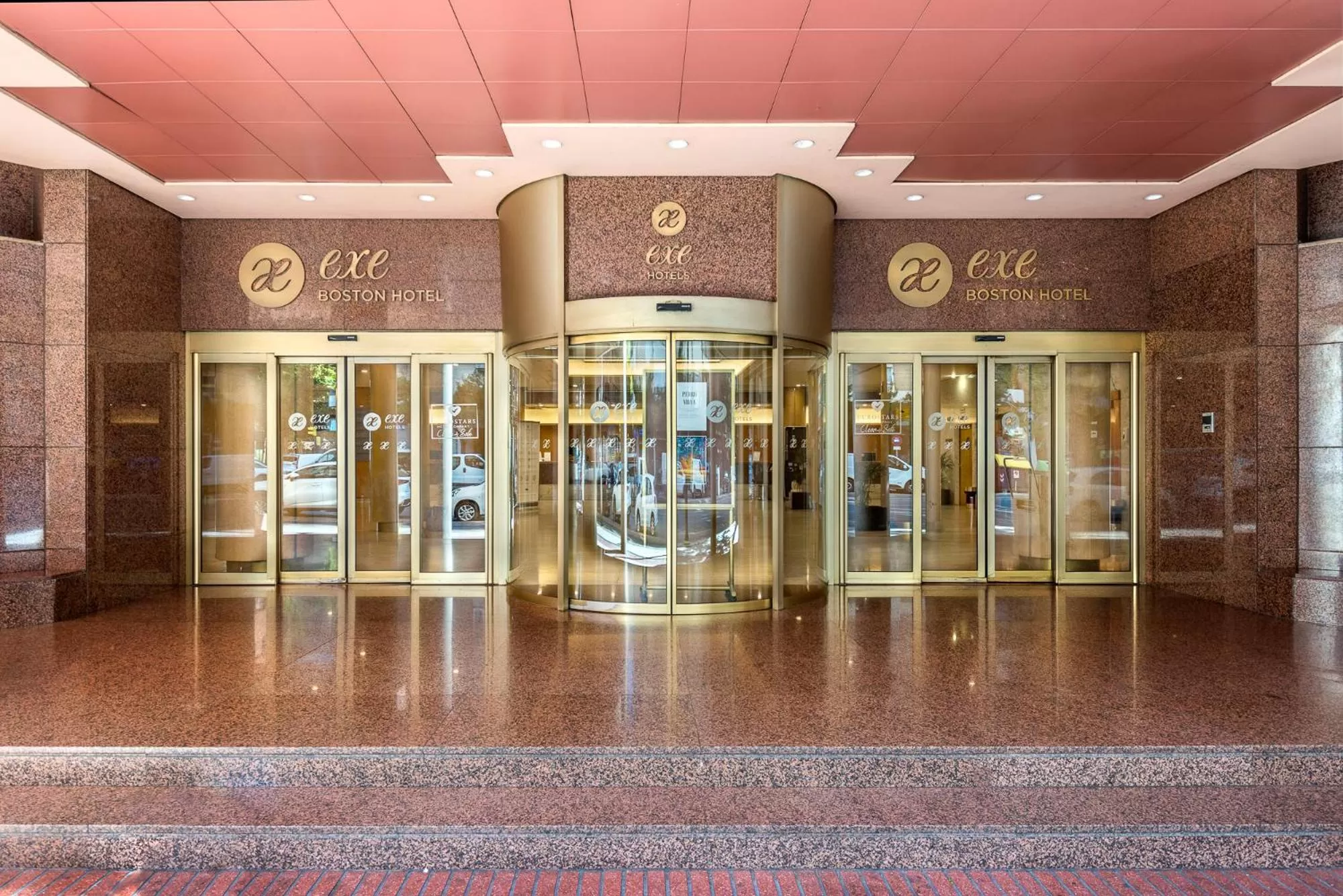 Facade/entrance in Exe Boston