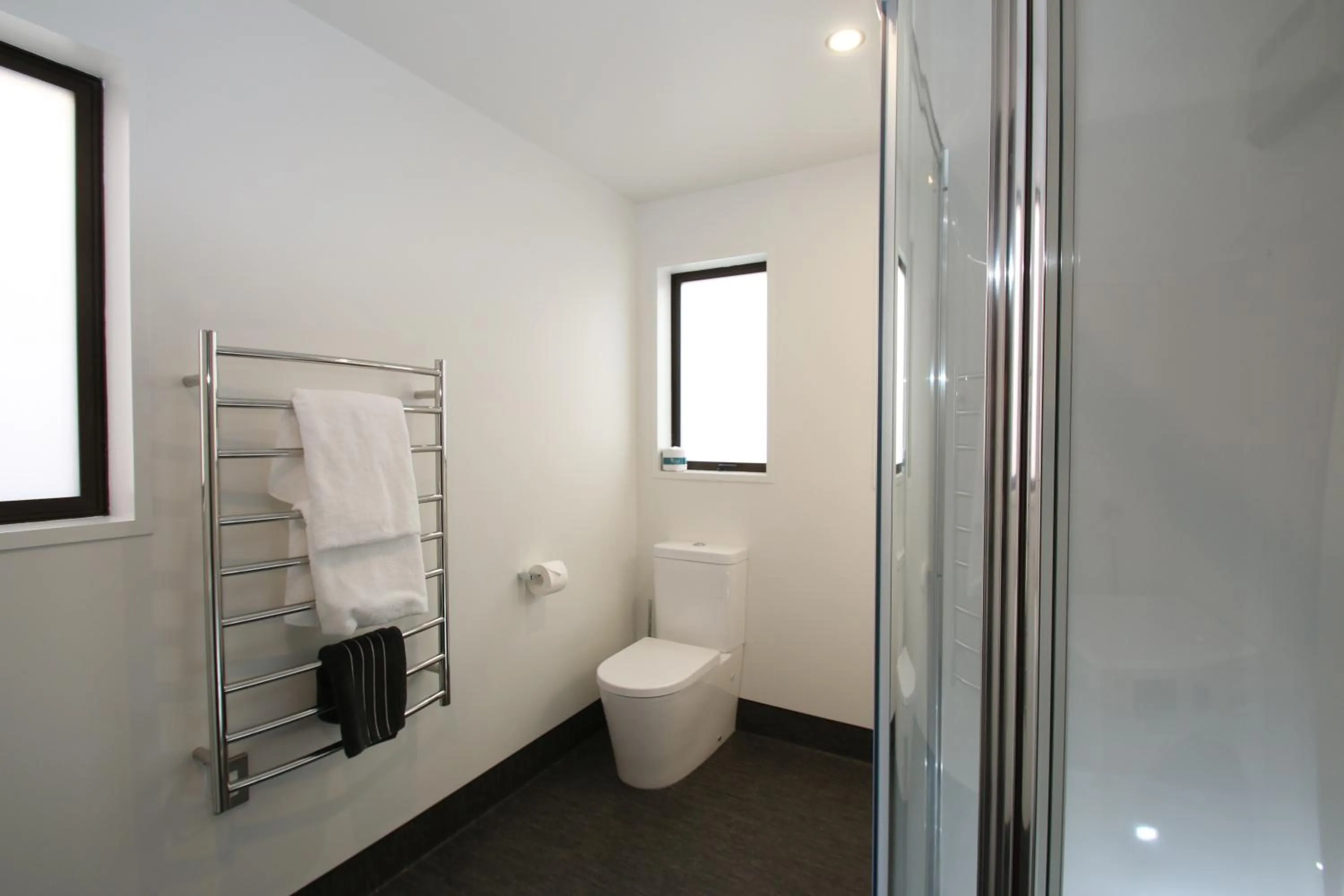 Toilet in Dunedin Motel and Villas