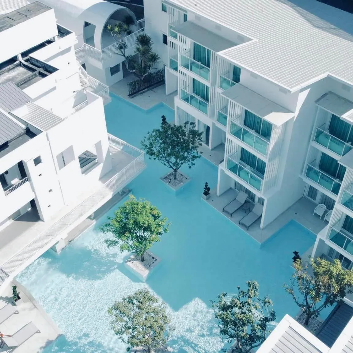 Swimming pool in Prima Hotel Pattaya