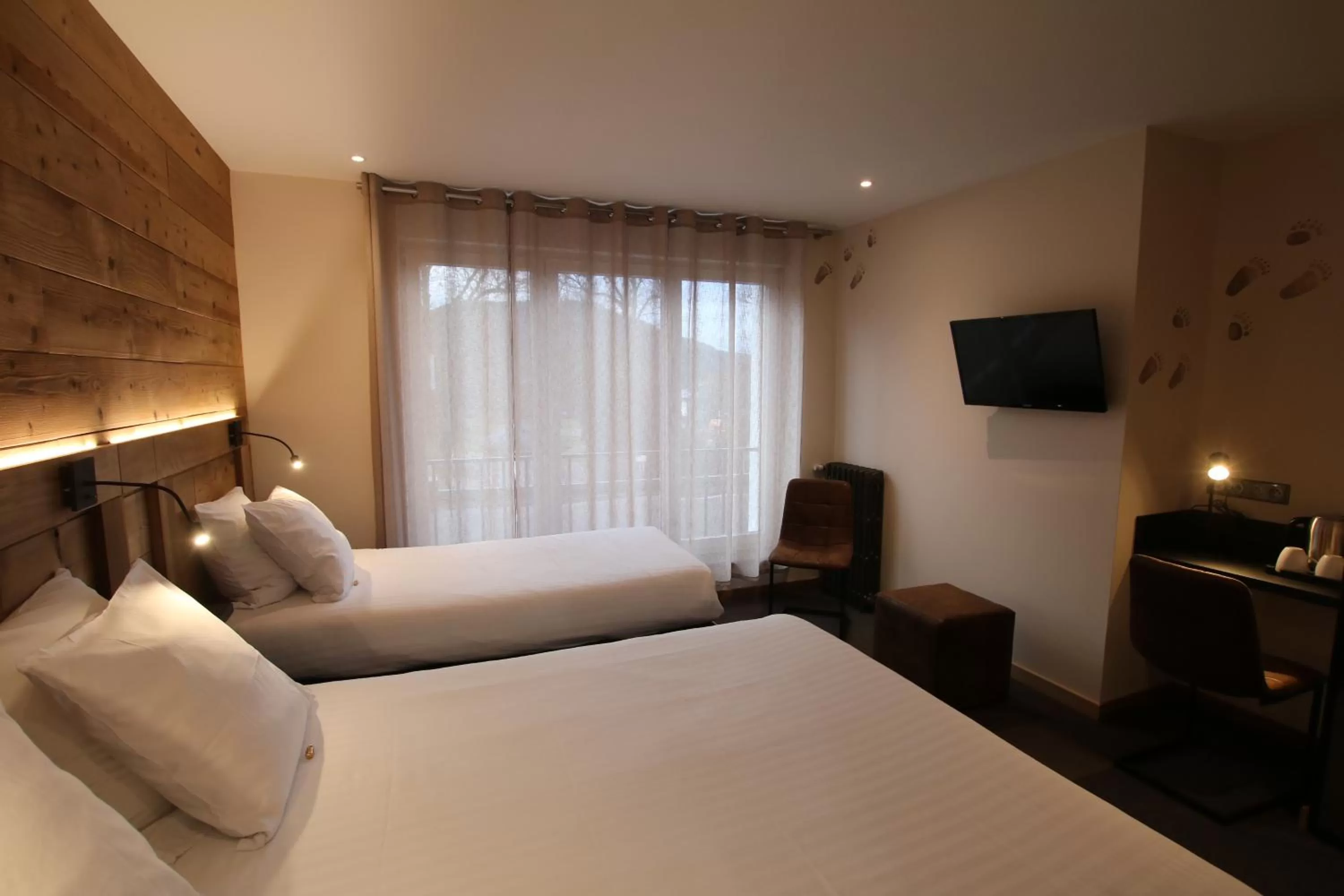 Photo of the whole room, Bed in Les Loges Du Parc