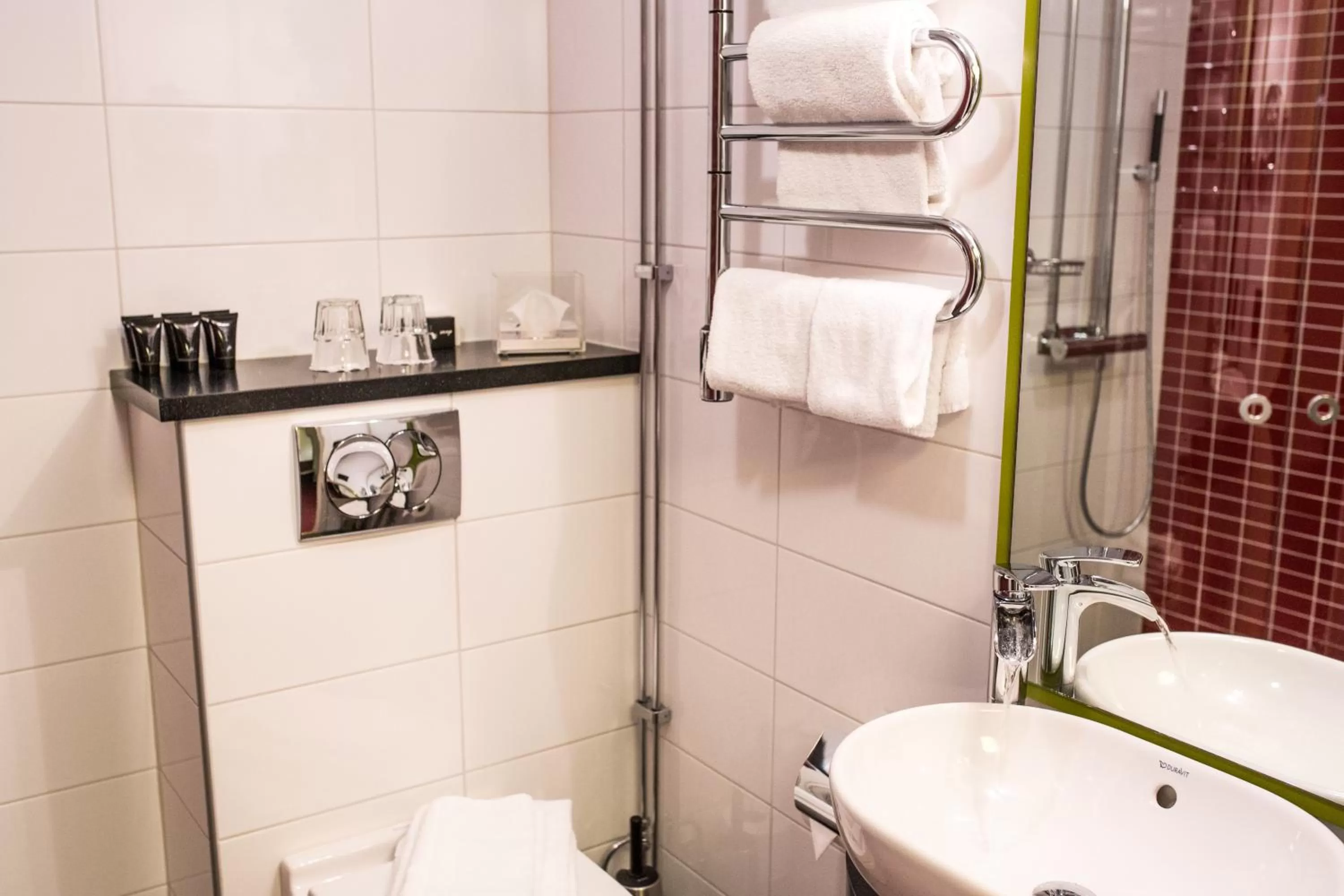 Shower in ProfilHotels Savoy