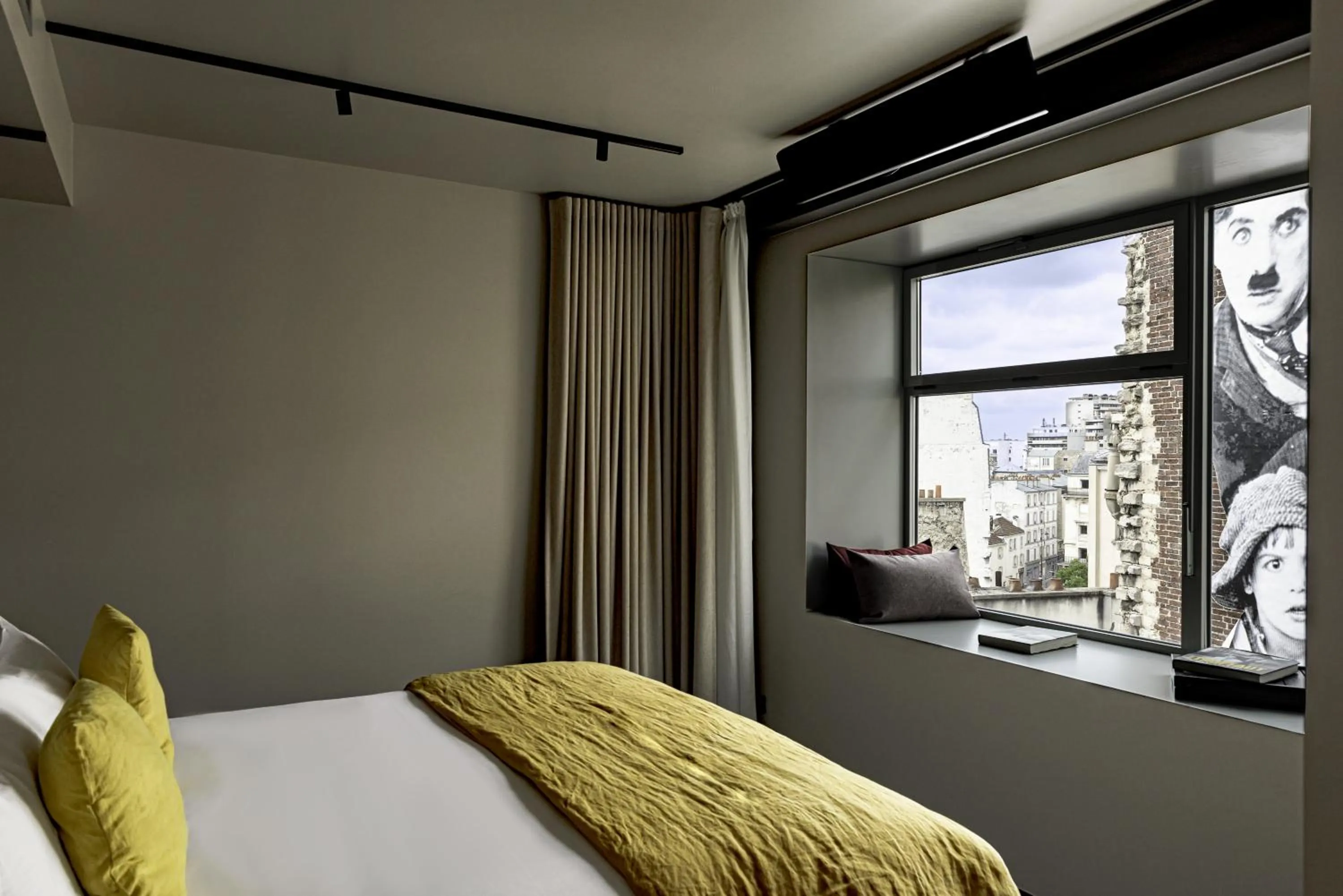 View (from property/room), Bed in Hotel Paradiso