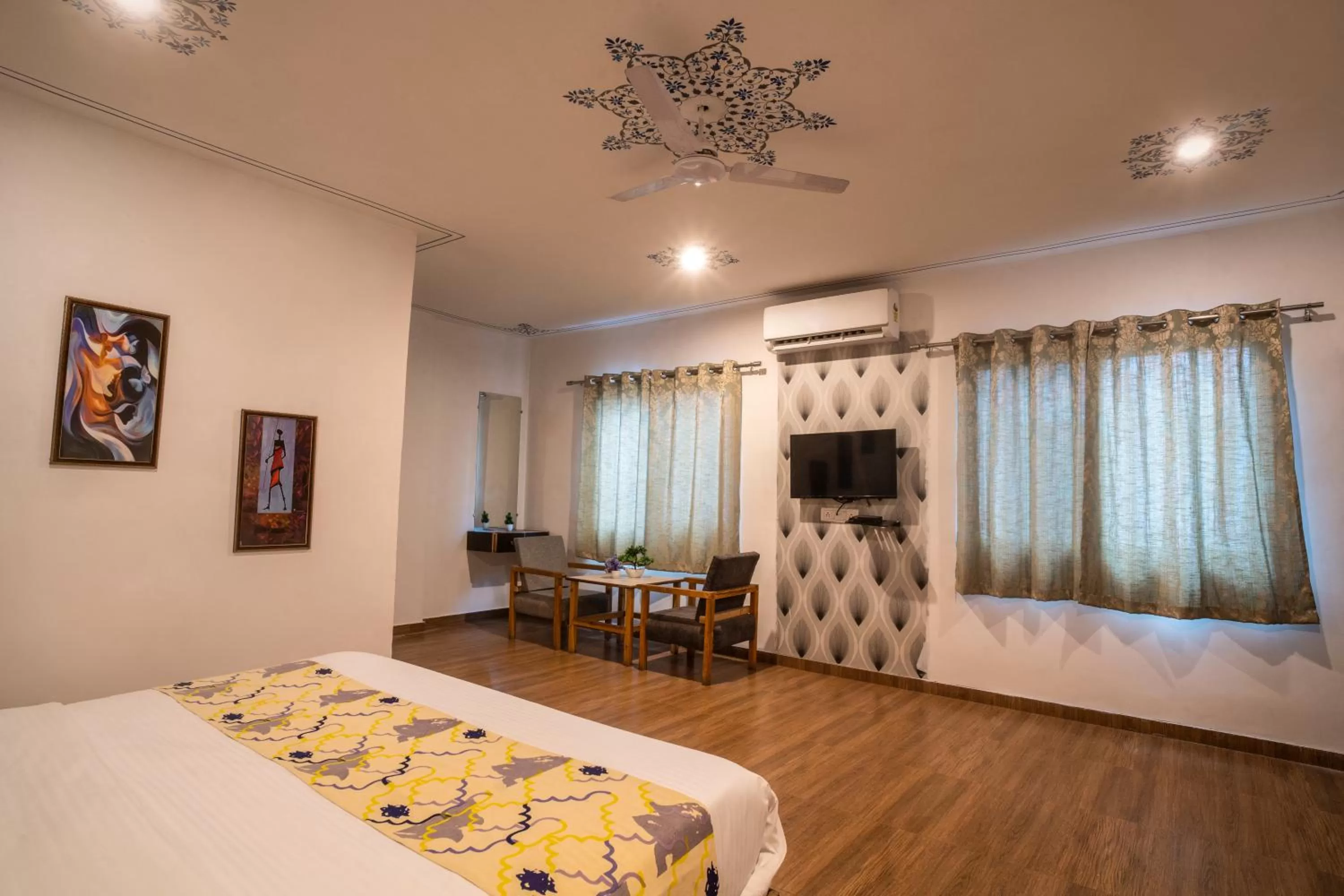 TV and multimedia, Bed in Tripli Hotels Arunoday Palace