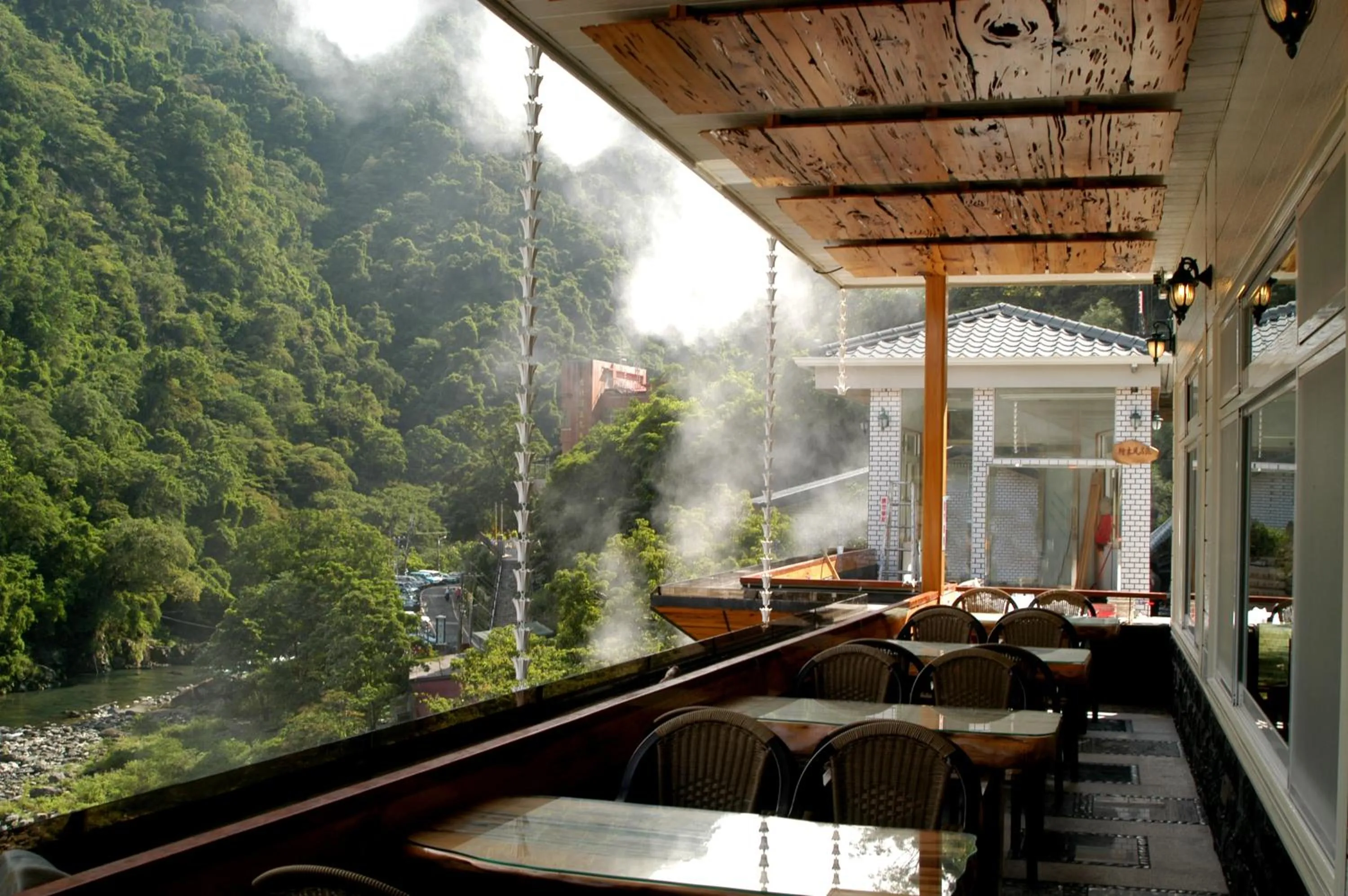 Area and facilities in Full Moon Spa