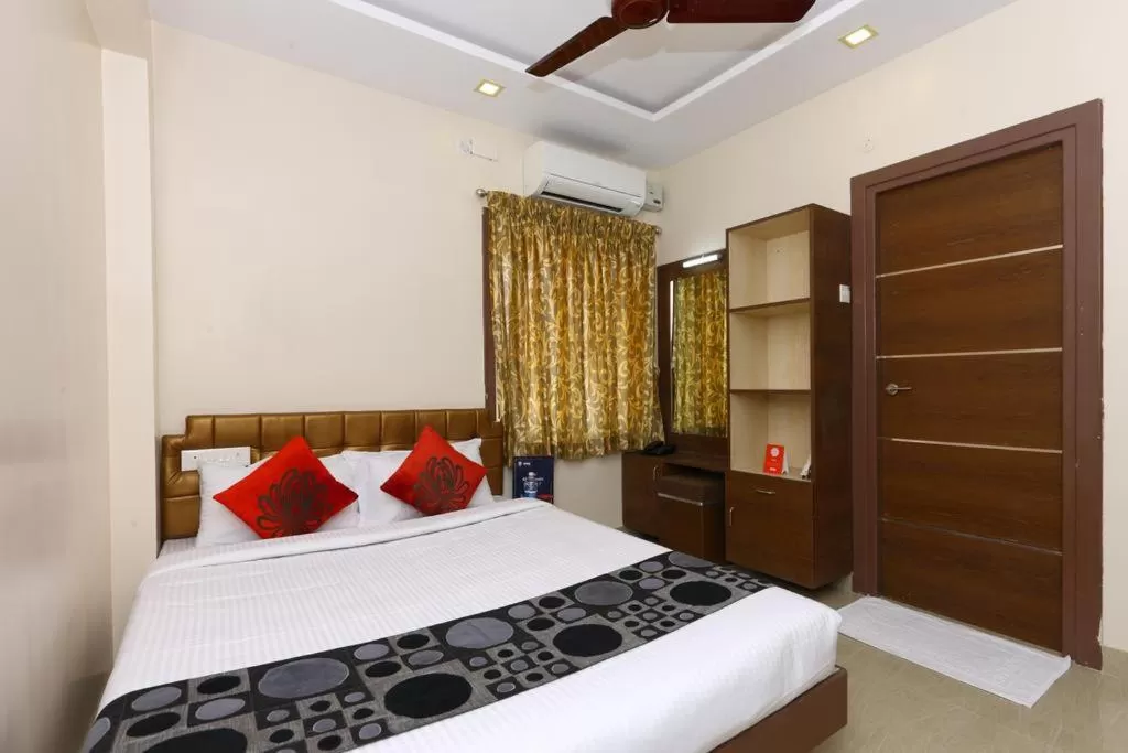 Photo of the whole room, Bed in Sri Kamadhenu Residency