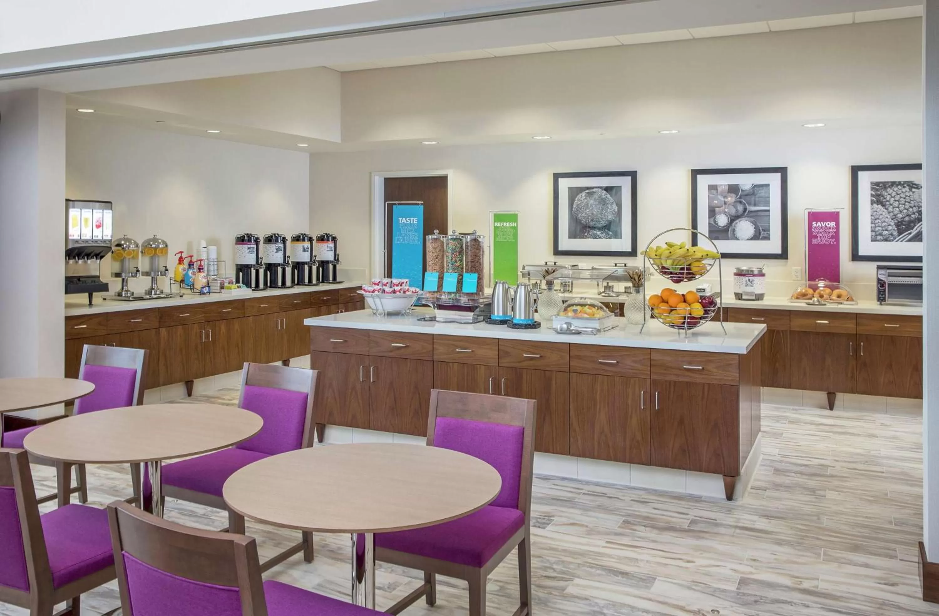 Food and drinks in Hampton Inn & Suites Oahu Kapolei - FREE Parking - No Resort Fee