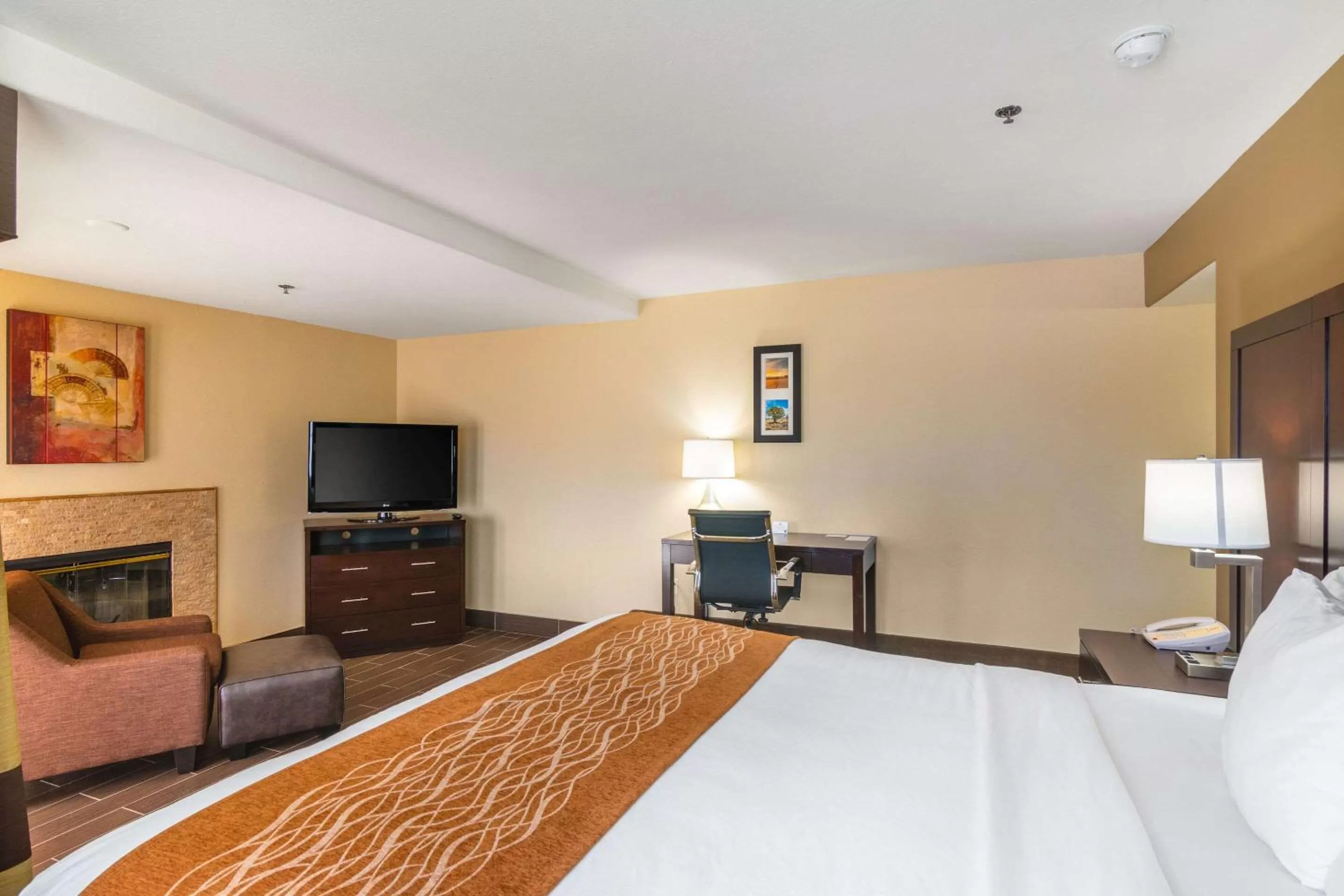 Photo of the whole room, Bed in Comfort Inn & Suites Mojave