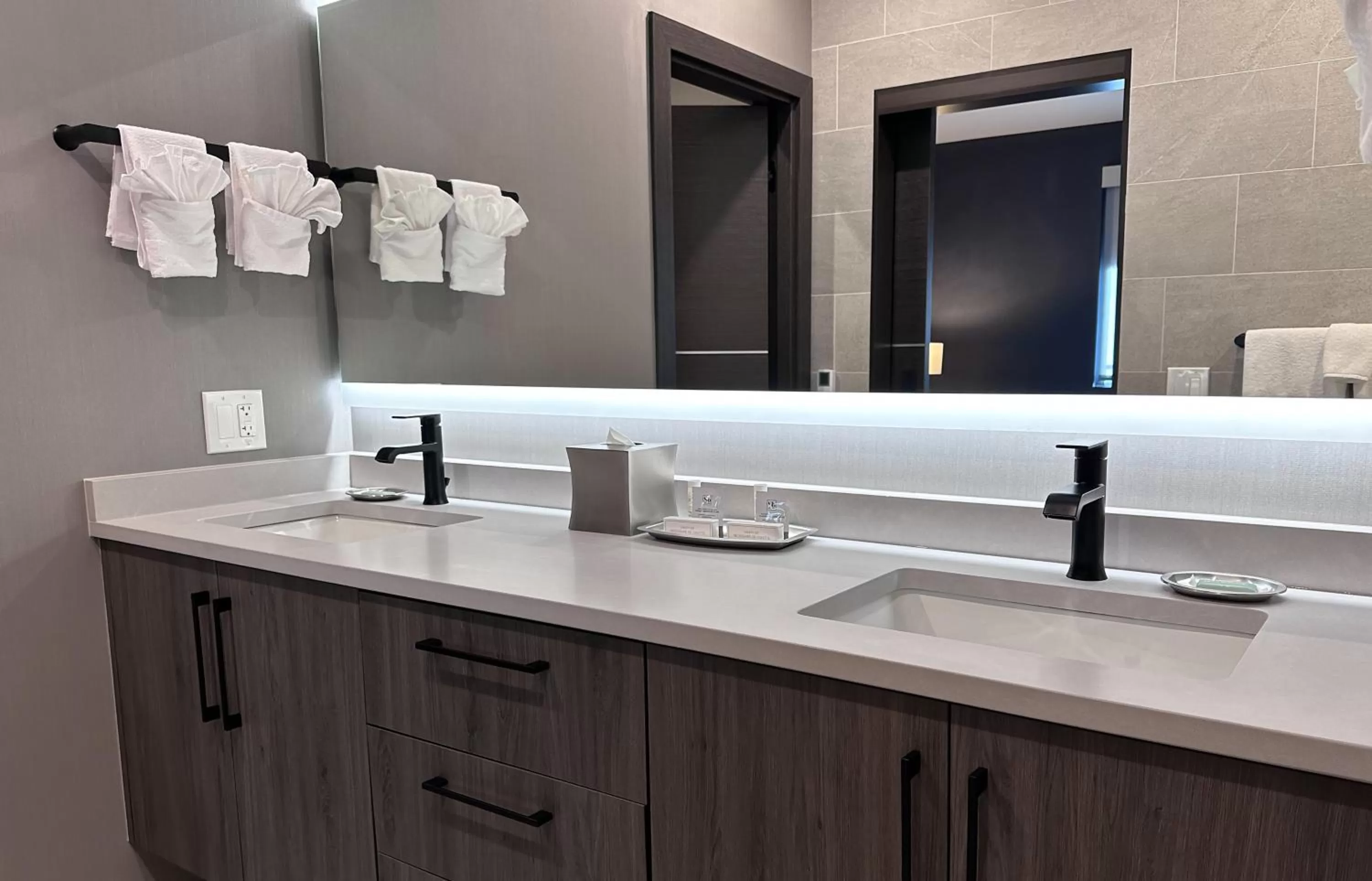 Bathroom in SpringHill Suites by Marriott Chicago Chinatown