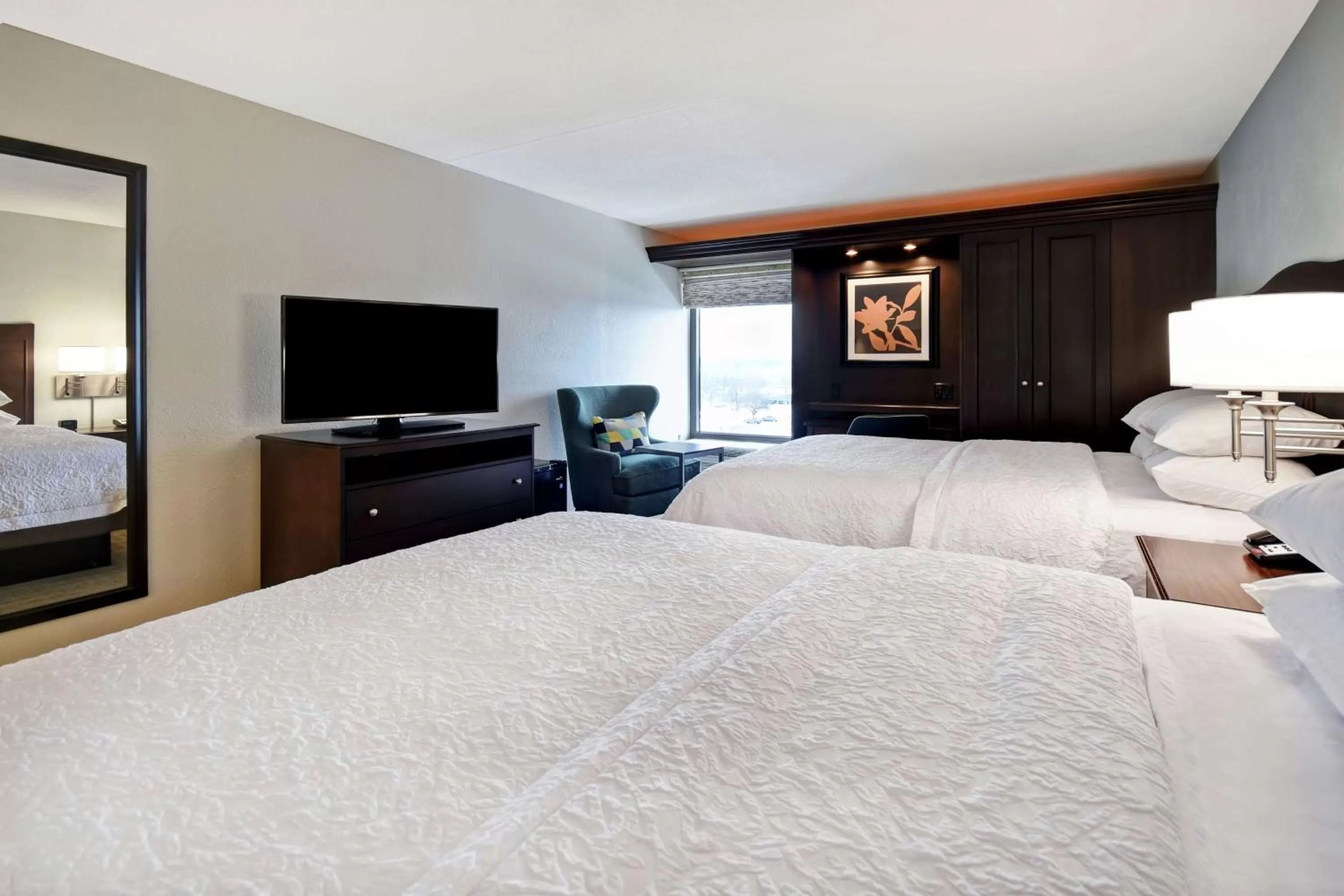 Bed in Hampton Inn Overland Park