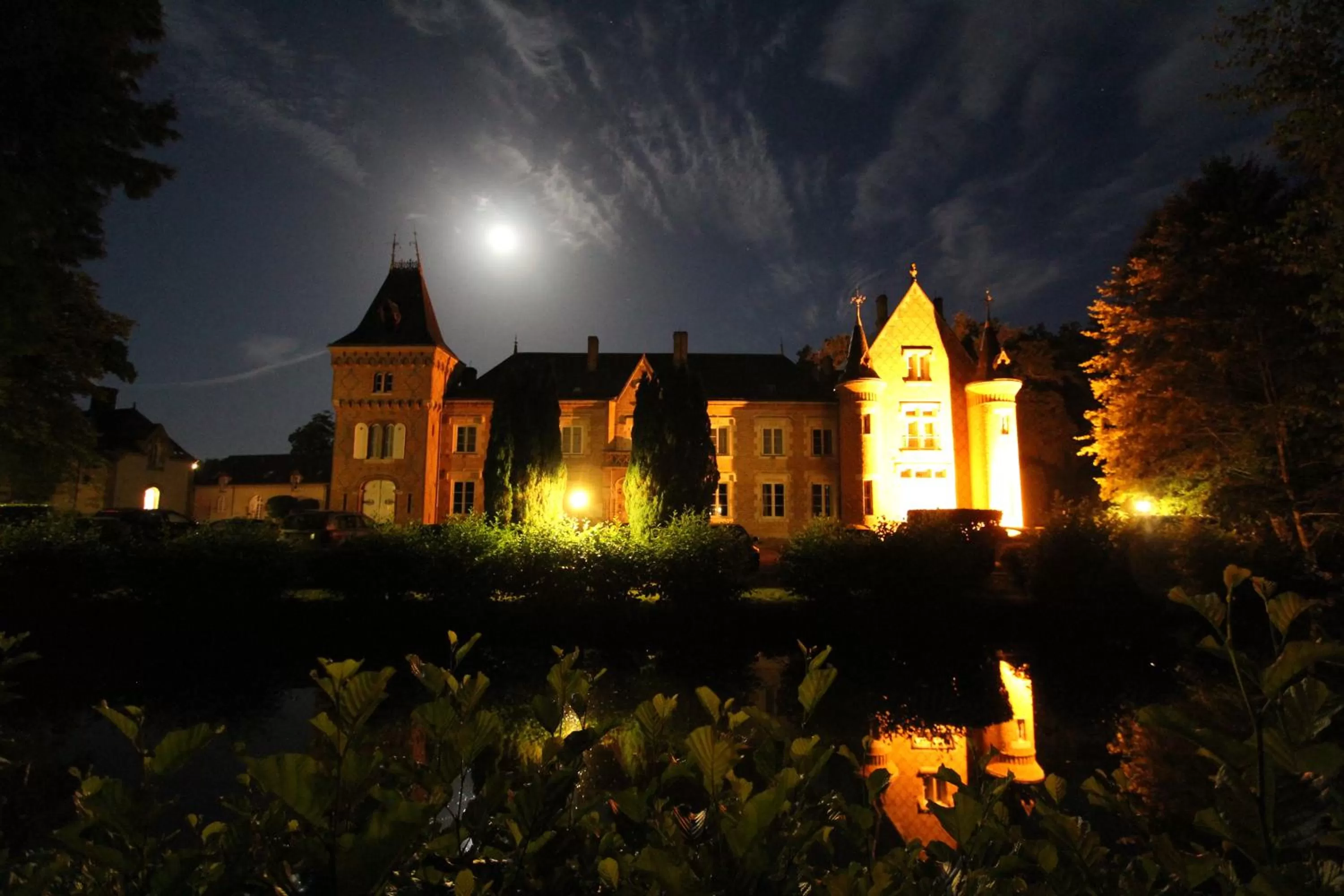 Facade/entrance in Hostellerie Du Château Les Muids