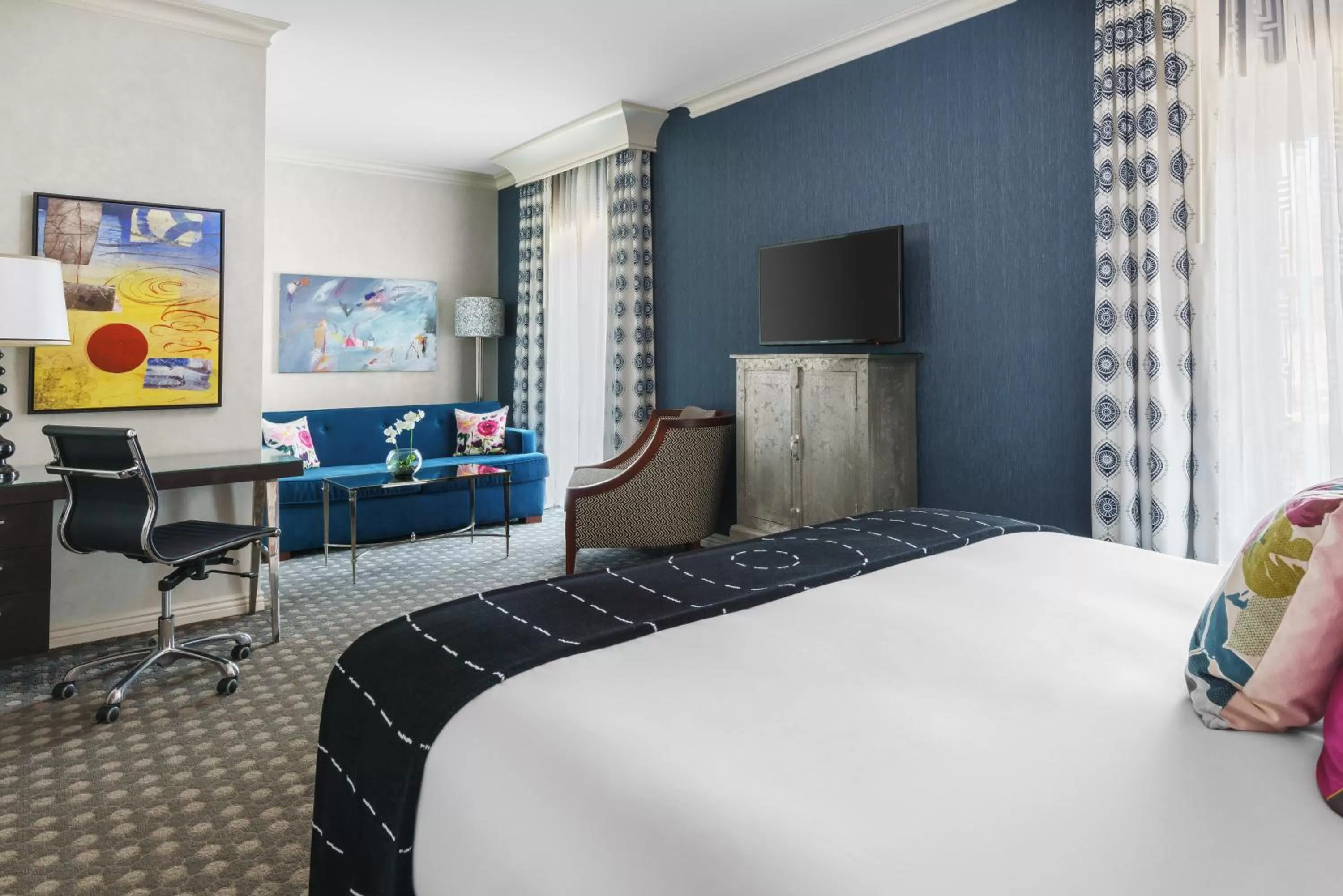 Photo of the whole room, Bed in The Marker Union Square San Francisco