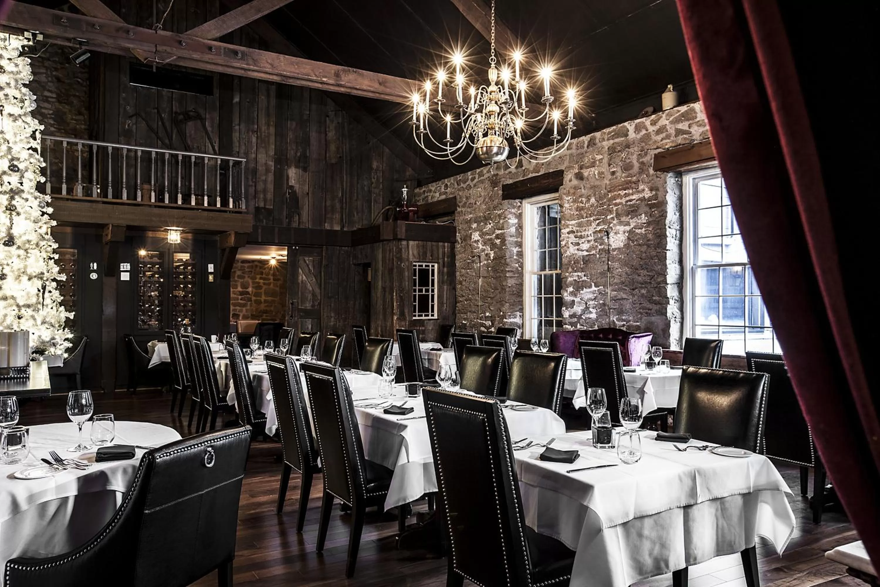 Restaurant/places to eat in Old Stone Inn Boutique Hotel