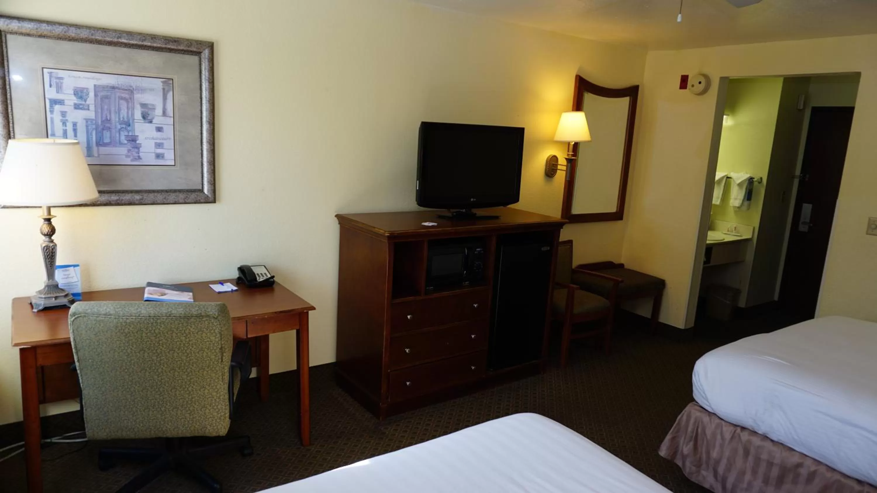 Decorative detail, Bed in Baymont by Wyndham Arlington At Six Flags Dr