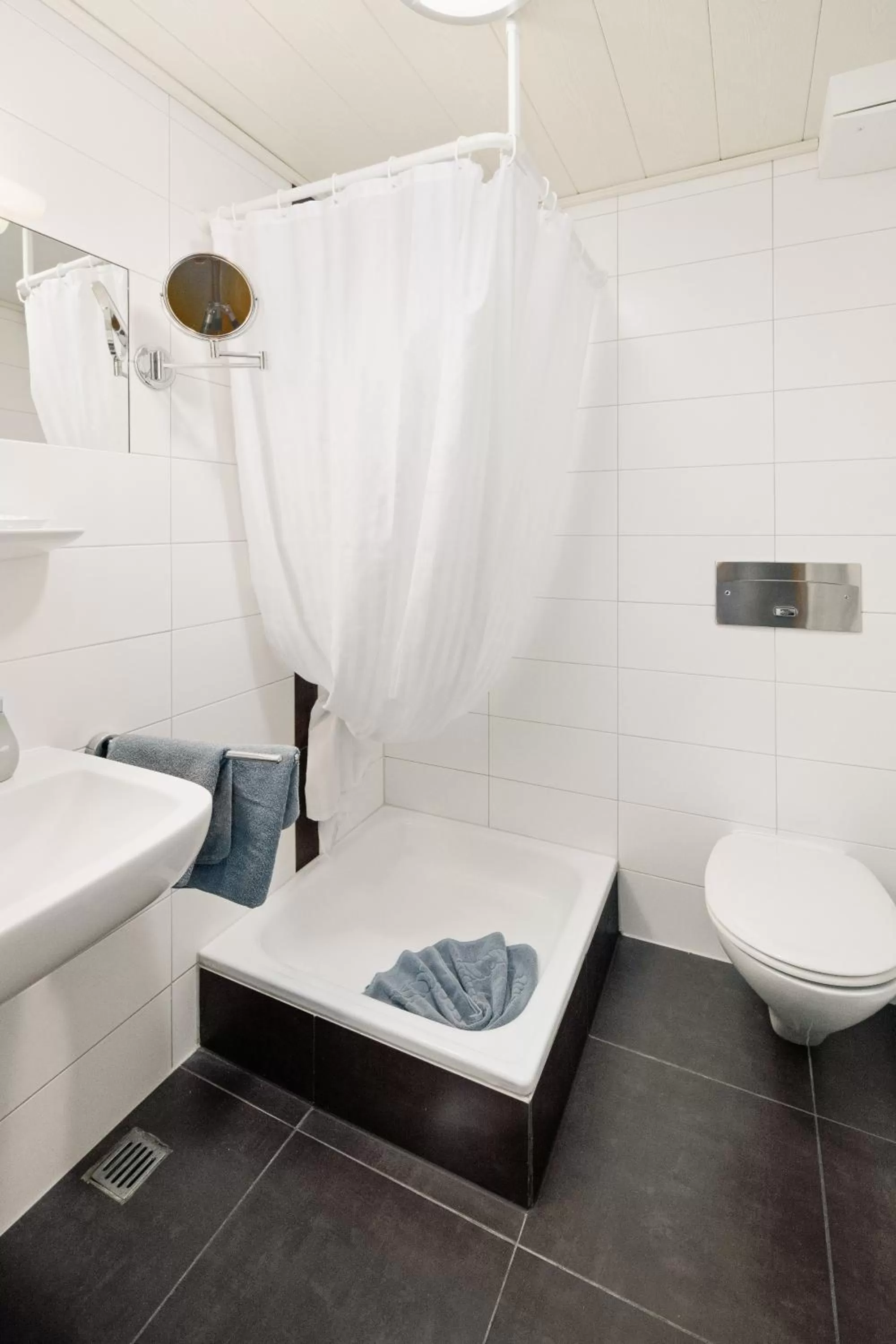 Toilet in Hotel Park Cafe Reichl