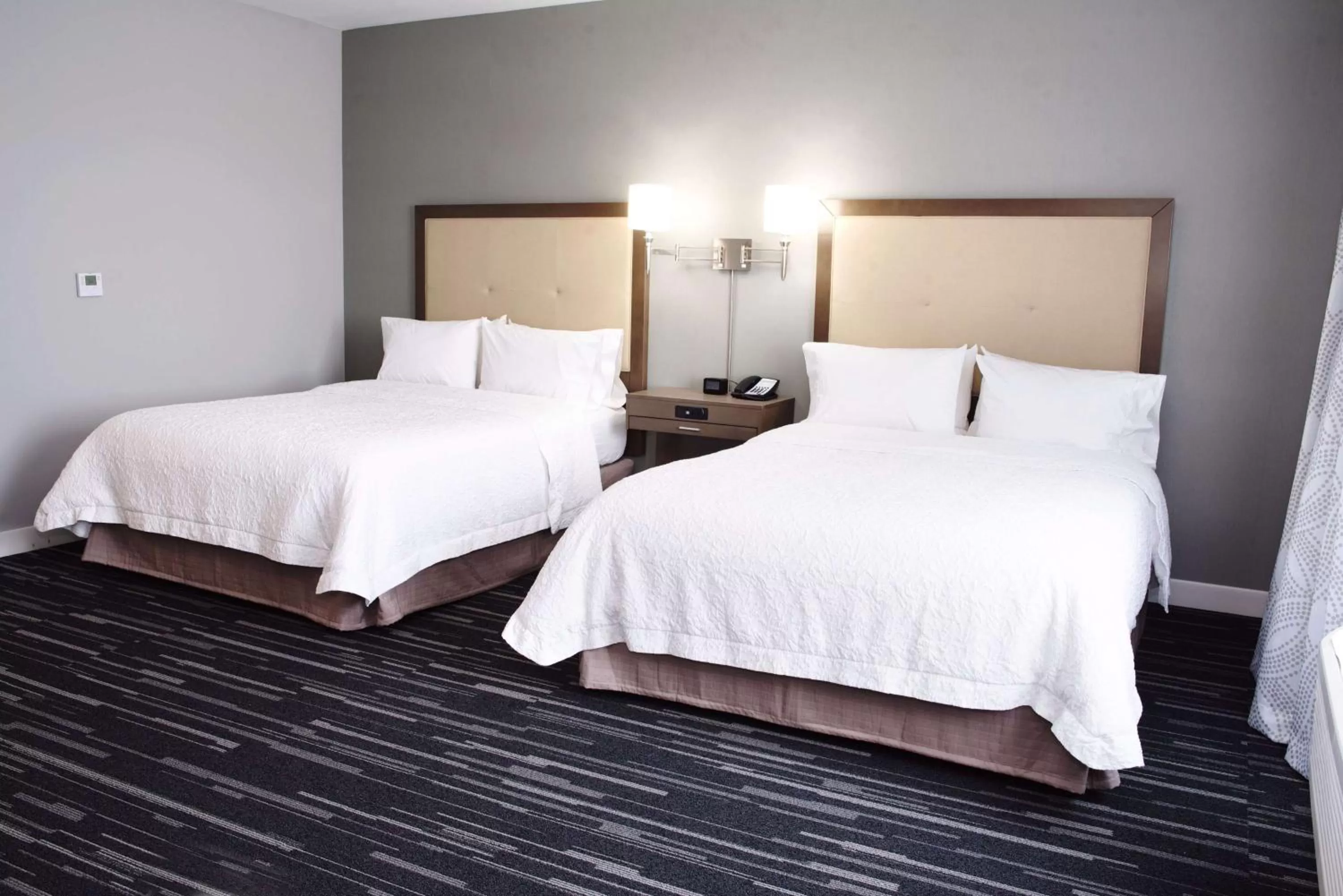 Bed in Hampton Inn & Suites Des Moines/Urbandale Ia
