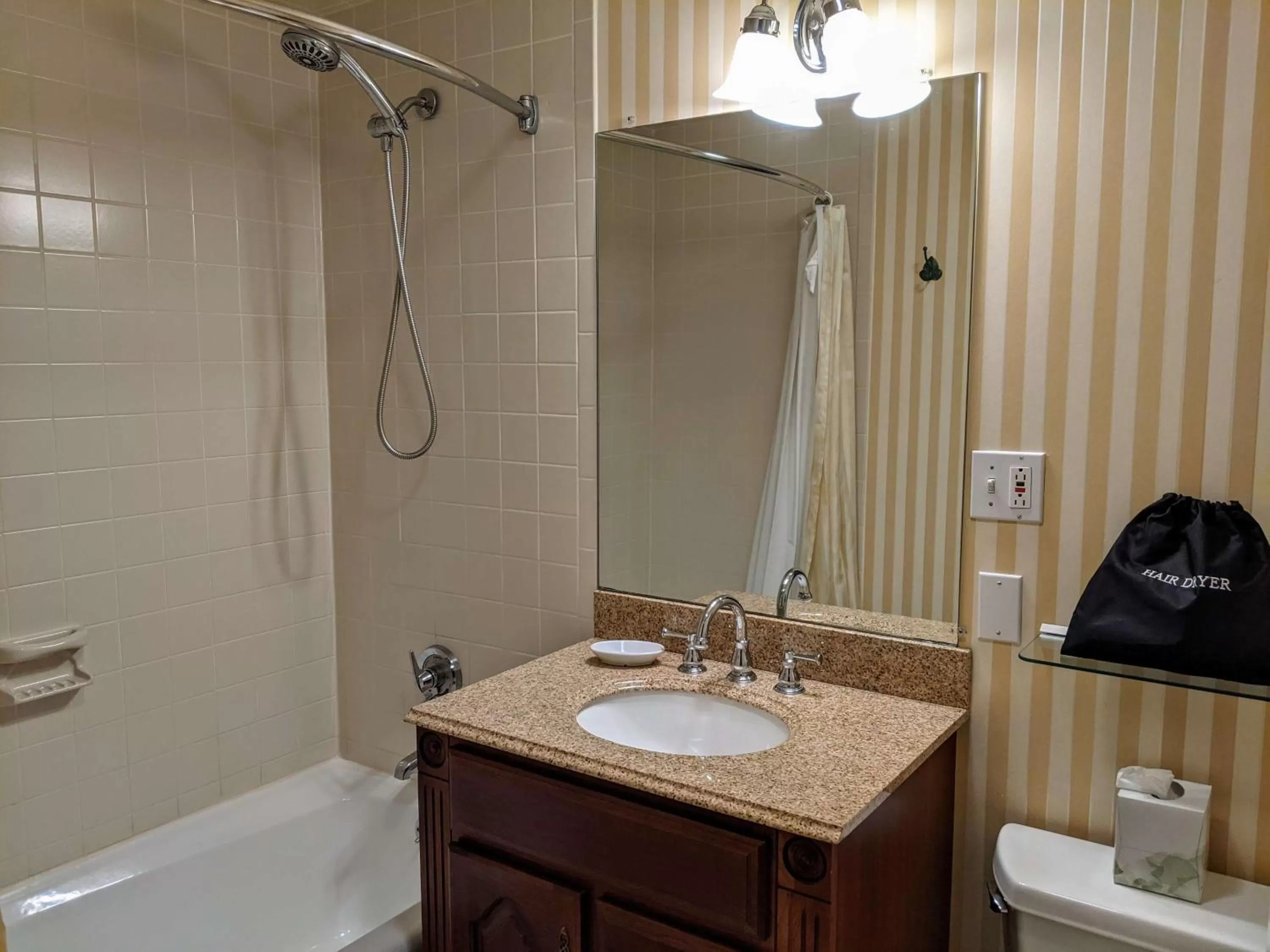 Bathroom in Stanton House Inn