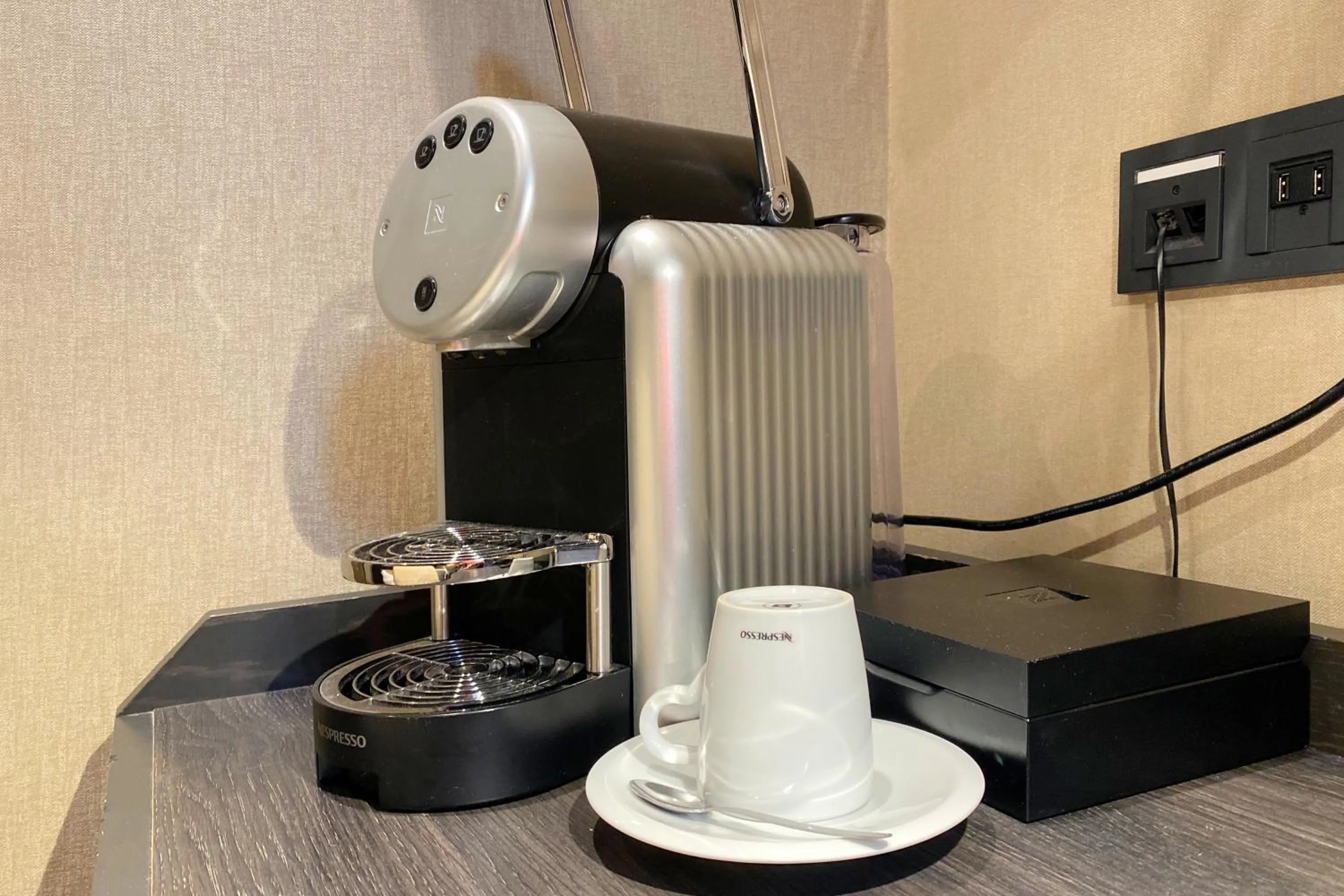 Coffee/tea facilities in XO Hotel Inner