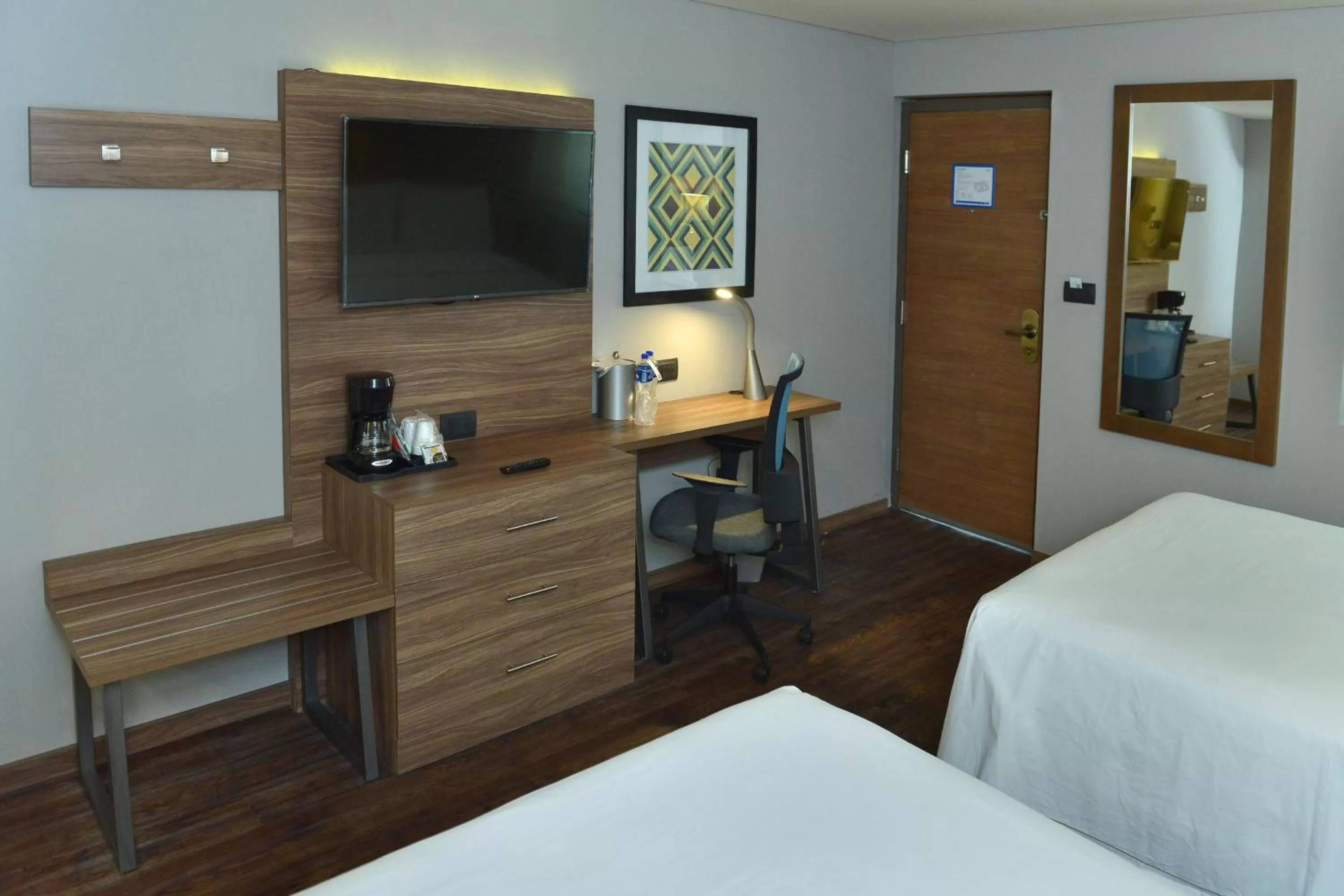 Photo of the whole room, Bed in Holiday Inn Express Morelia by IHG