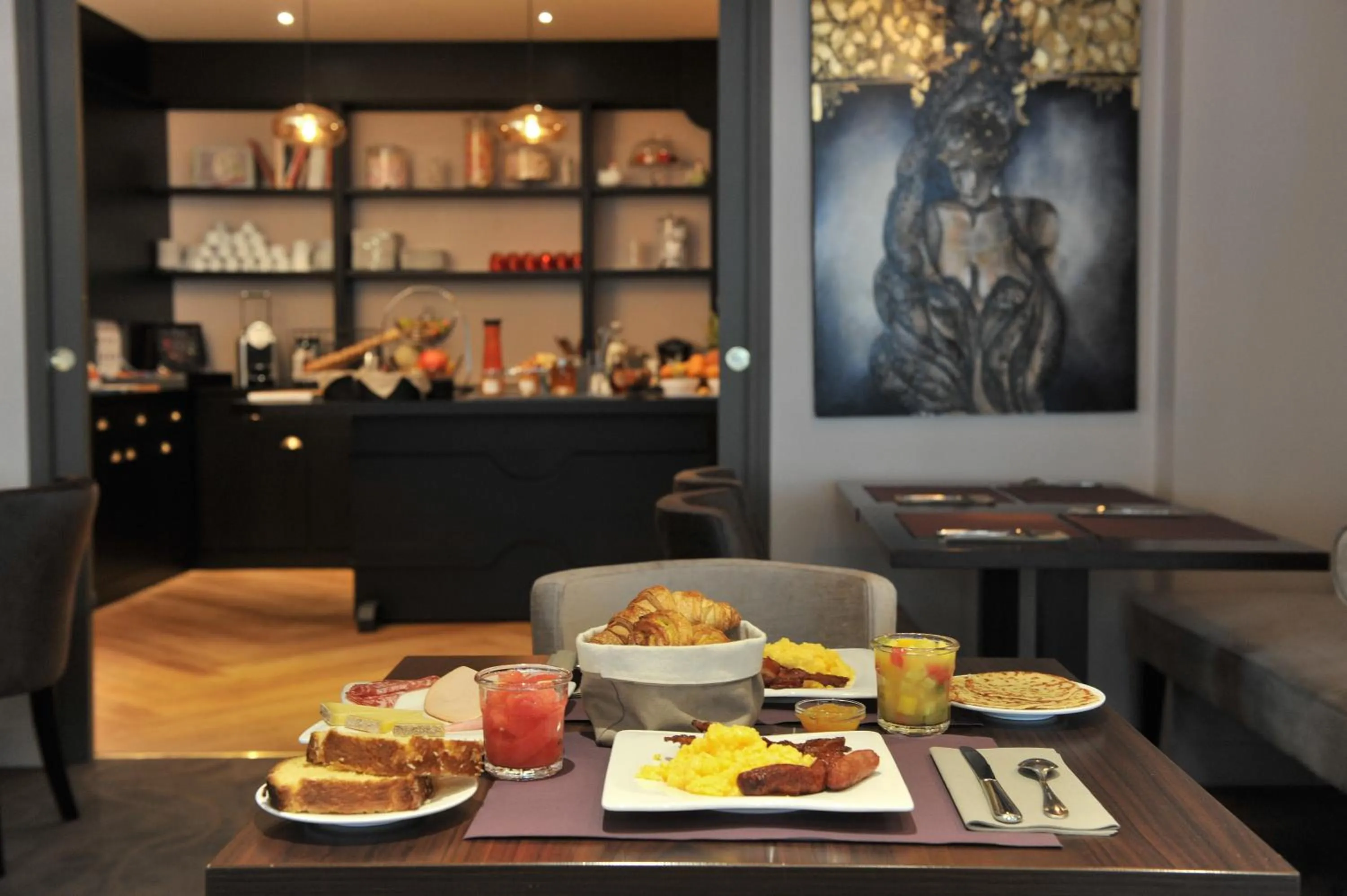 American breakfast in Mercure Paris Saint Cloud Hippodrome
