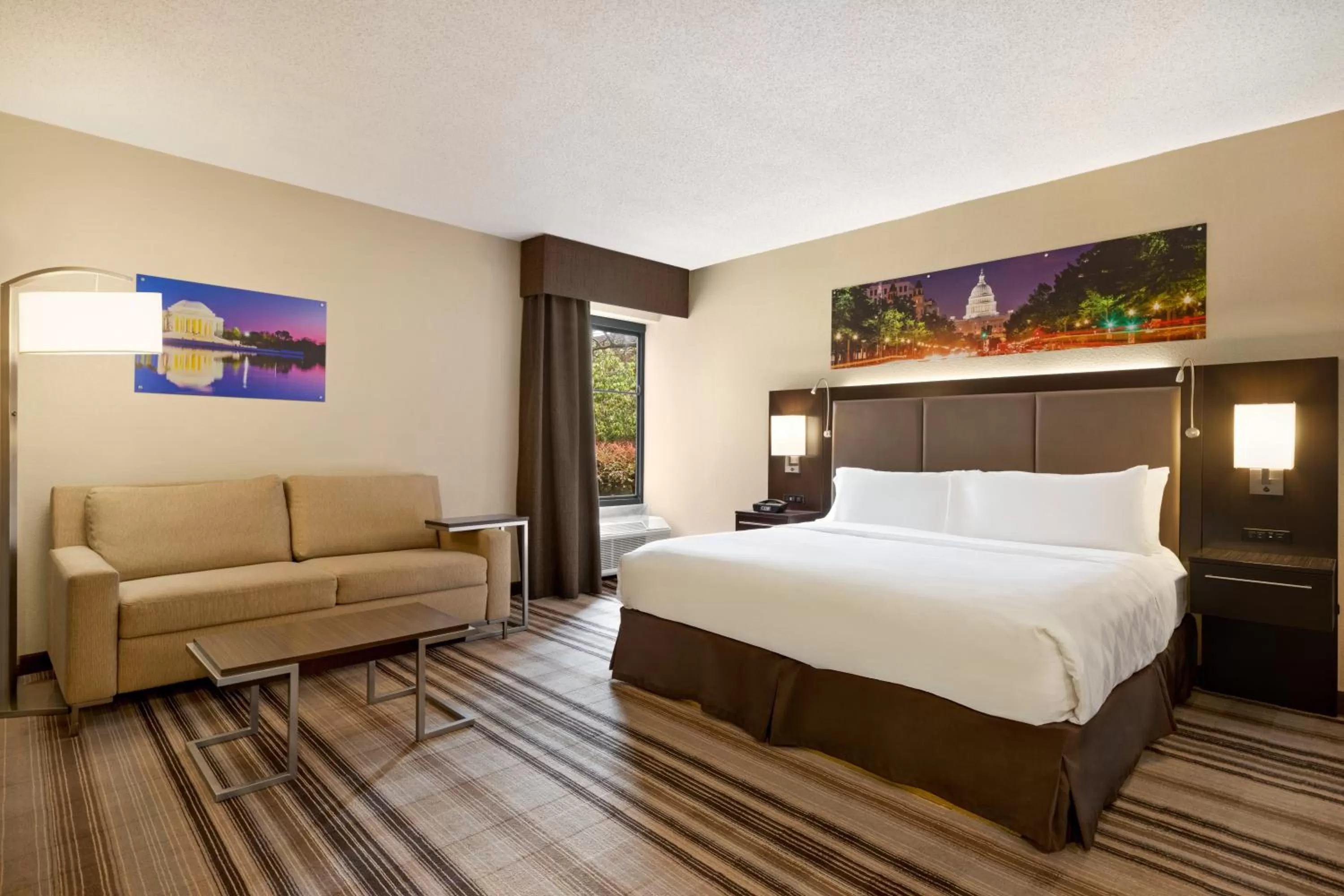 Photo of the whole room, Bed in Holiday Inn Washington-Dulles International Airport by IHG