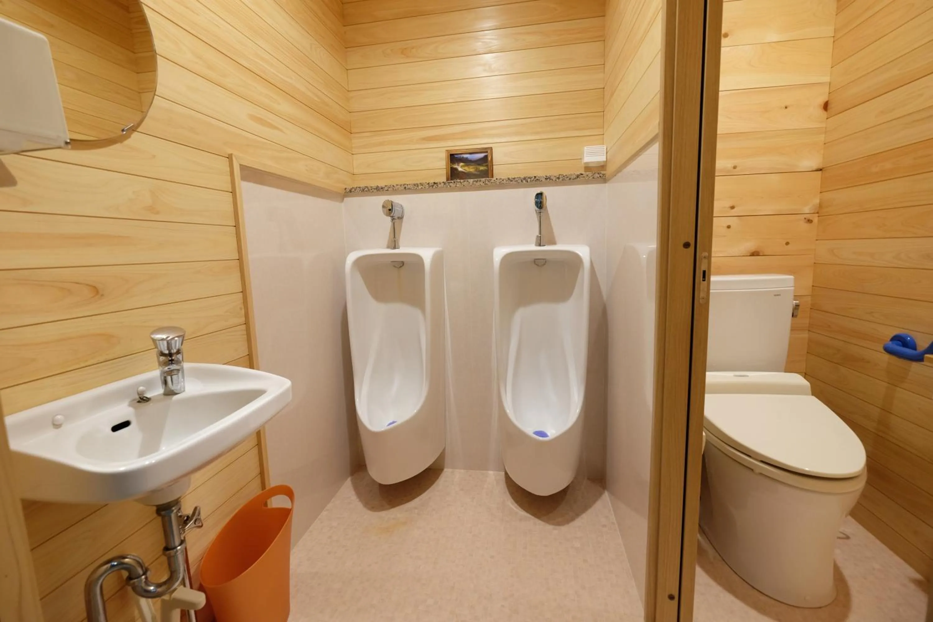 Area and facilities in Tsuyukusa