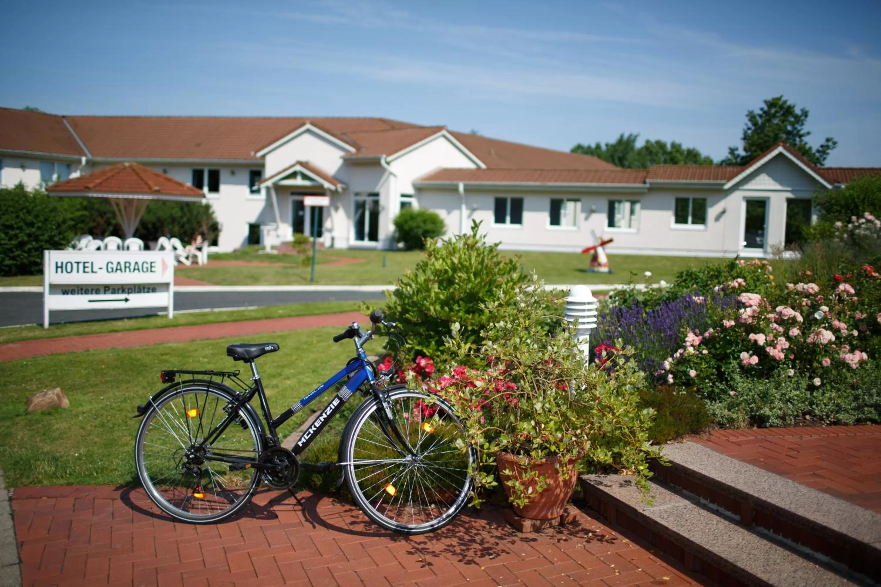 Facade/entrance in Trans World Hotel Auefeld