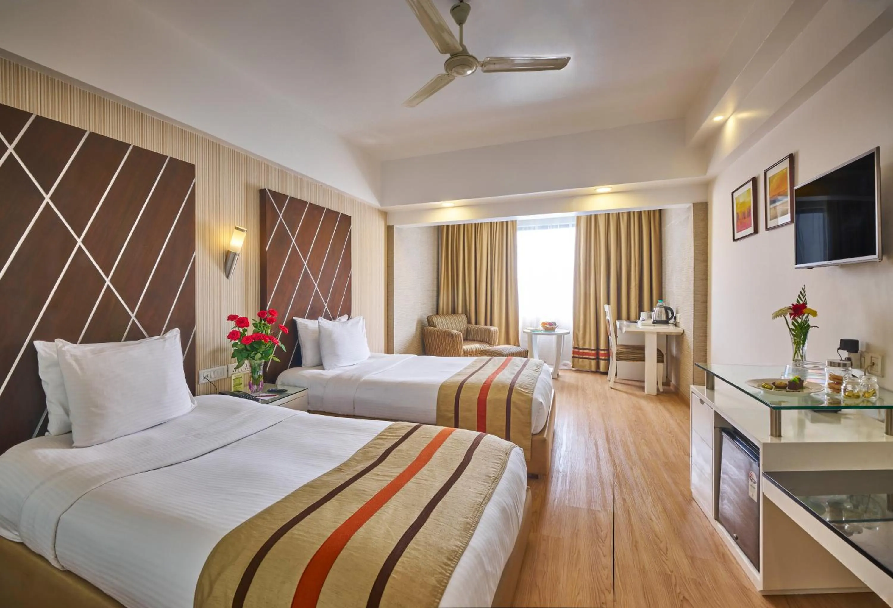 Living room, Bed in Hotel Hindusthan International, Bhubaneswar