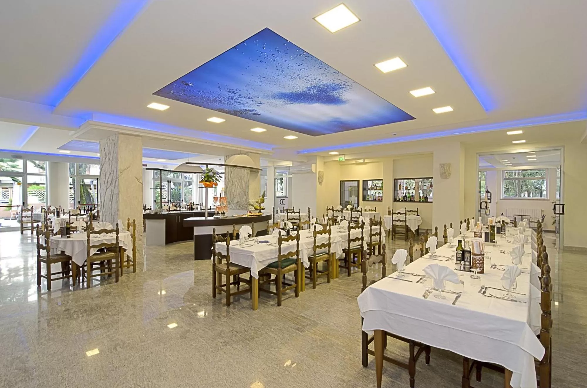 Restaurant/places to eat in Hotel Roma