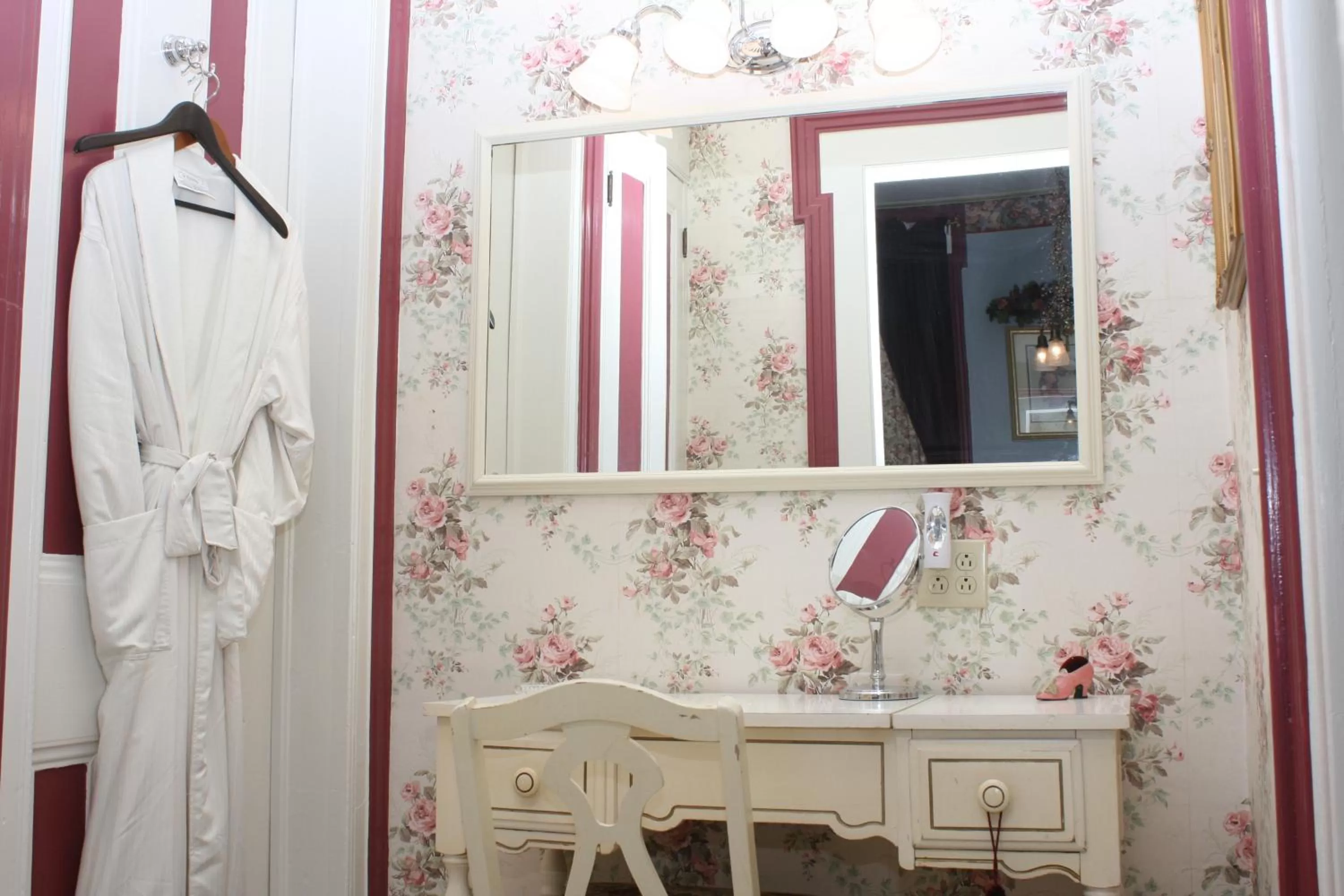Bedroom, Bathroom in The Gridley Inn B&B
