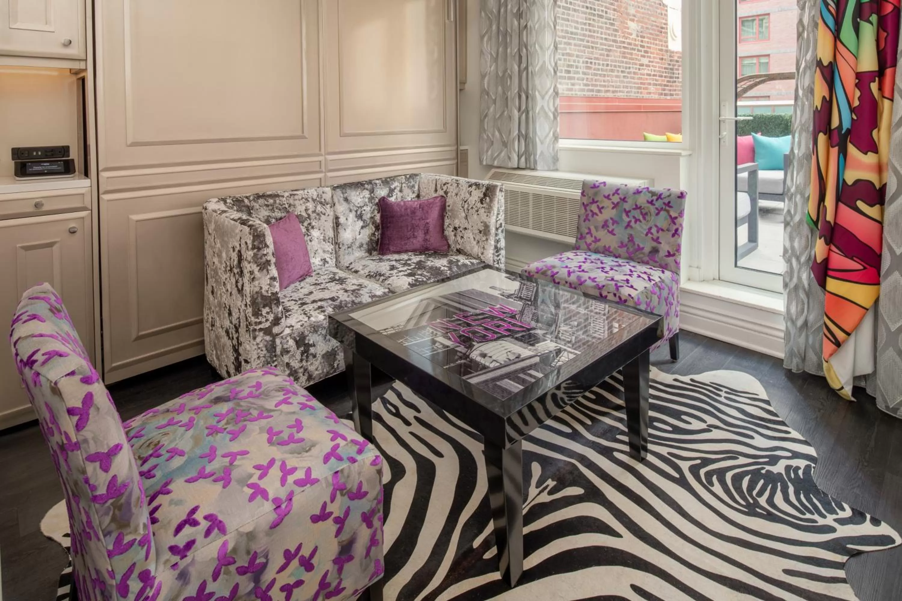 Living room in Staypineapple, An Artful Hotel, Midtown New York