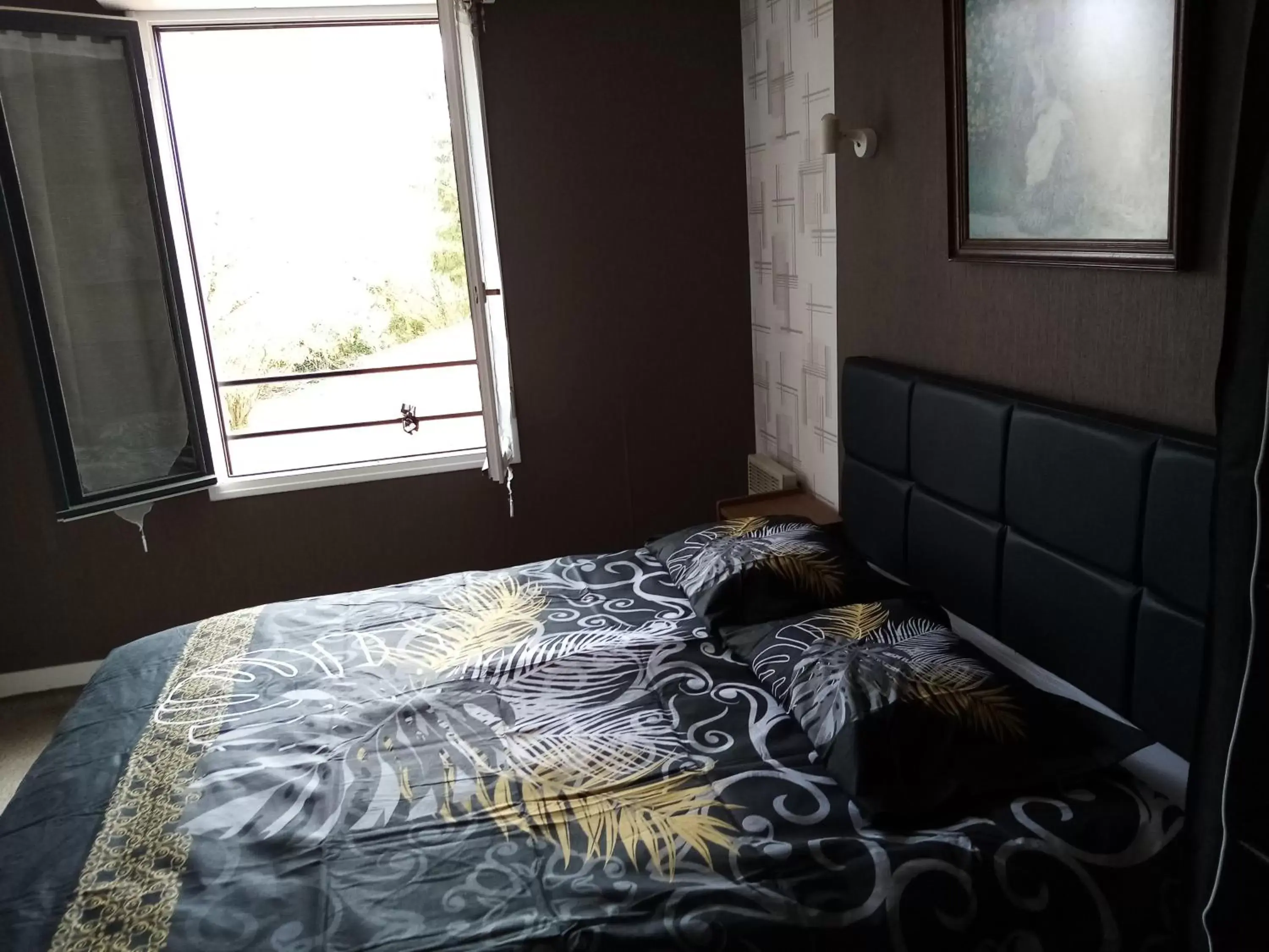 Double Room with Private Bathroom in le logis gourmand a Payroux Double Room with Private Bathroom in le logis gourmand a Payroux