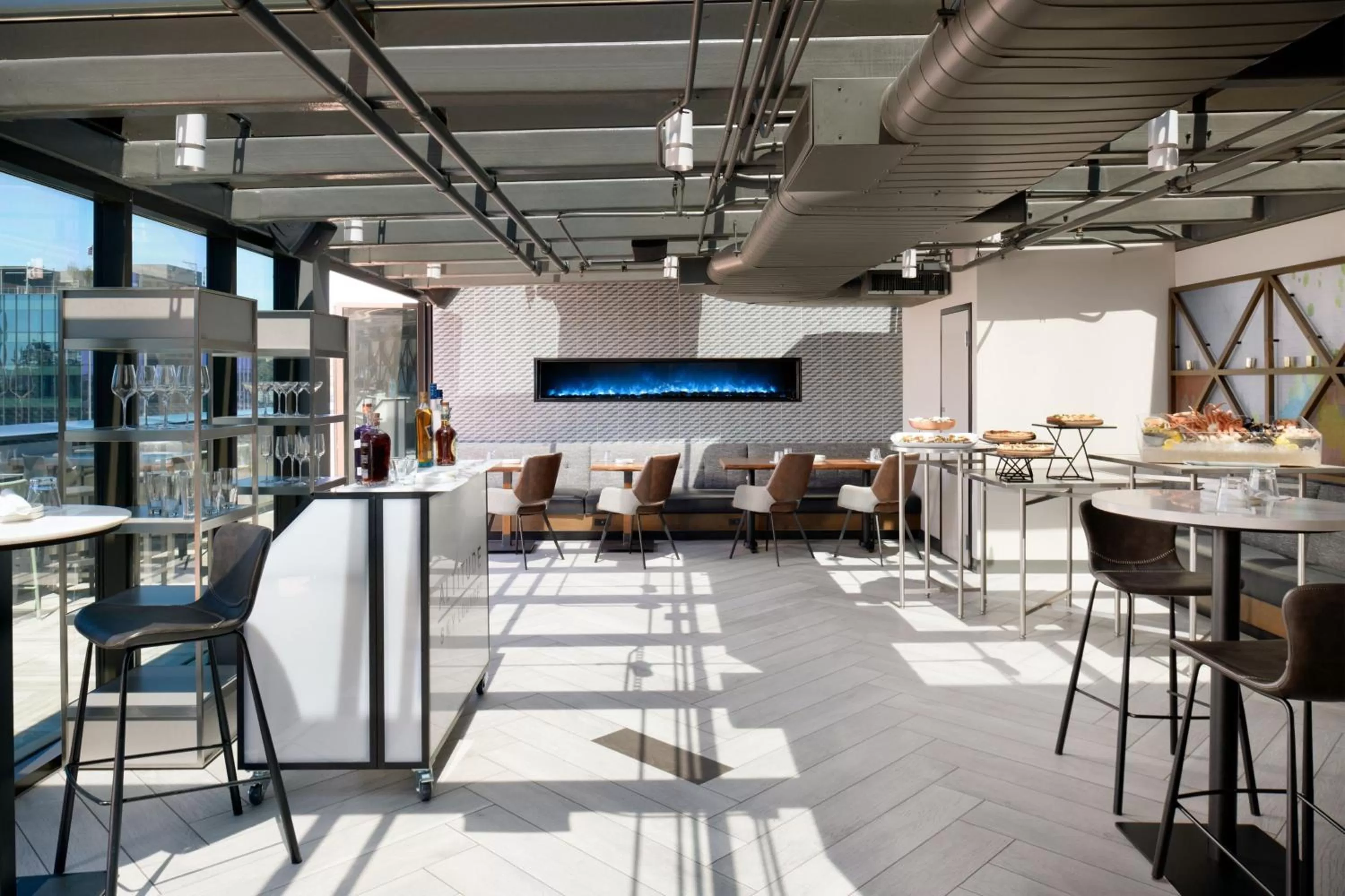 Lounge or bar in Astra Hotel, Seattle, a Tribute Portfolio Hotel