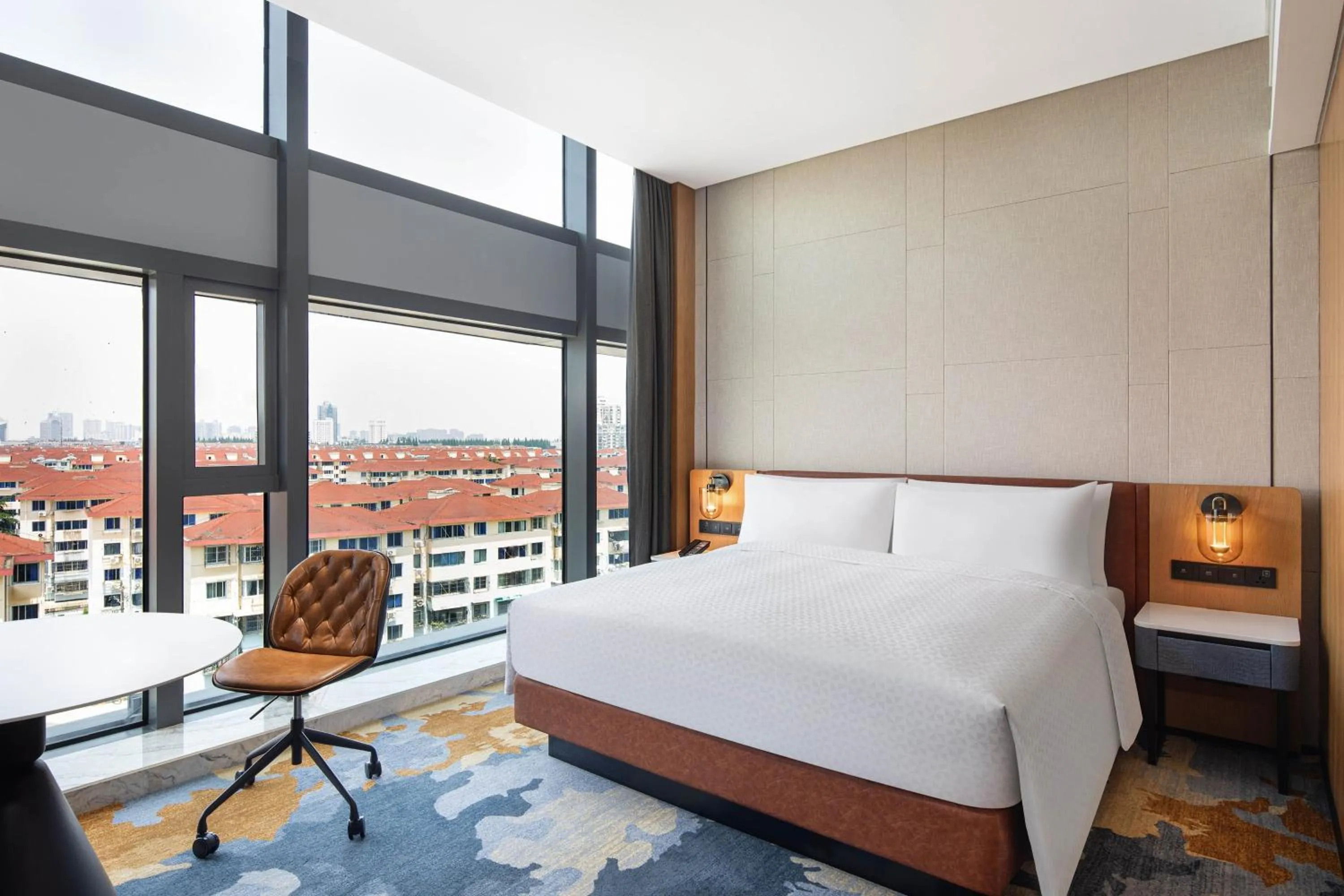 Photo of the whole room, Bed in Four Points by Sheraton Shanghai Jiading