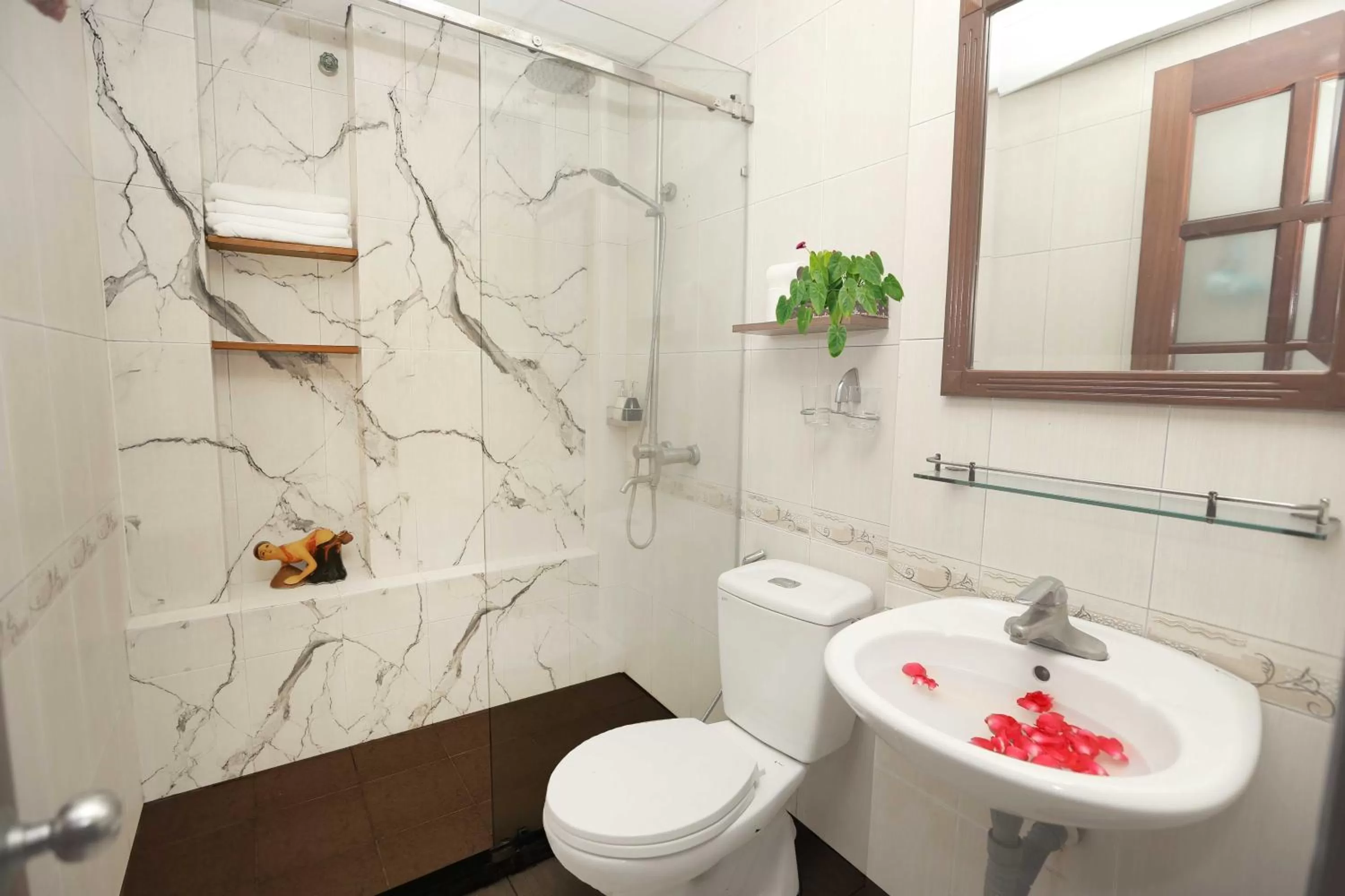 Bathroom in Hanoi Golden Lotus Hotel & Spa