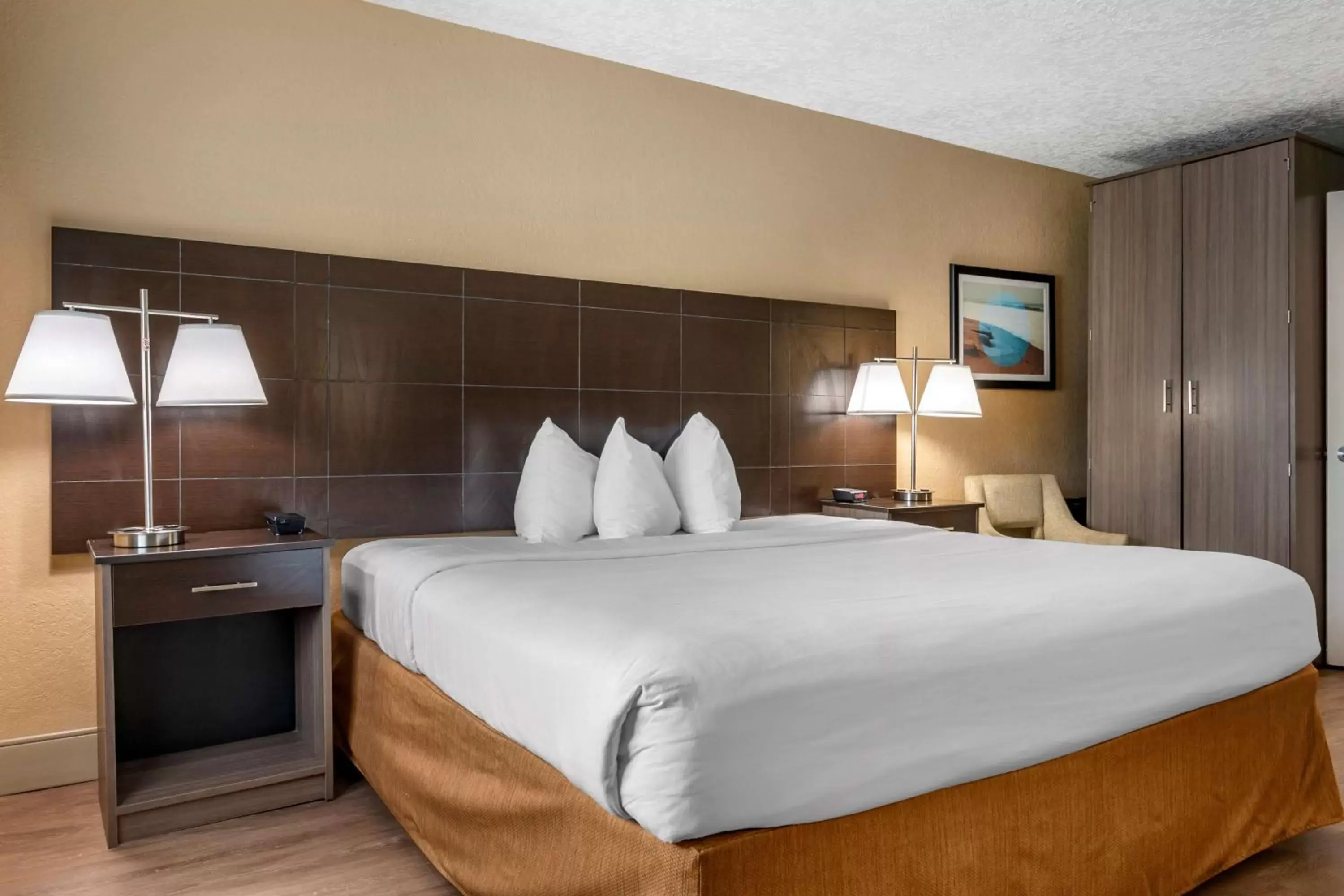 Double Room with Roll-In Shower - Disability Access/Non-Smoking in Best Western Space Shuttle Inn Double Room with Roll-In Shower - Disability Access/Non-Smoking in Best Western Space Shuttle Inn