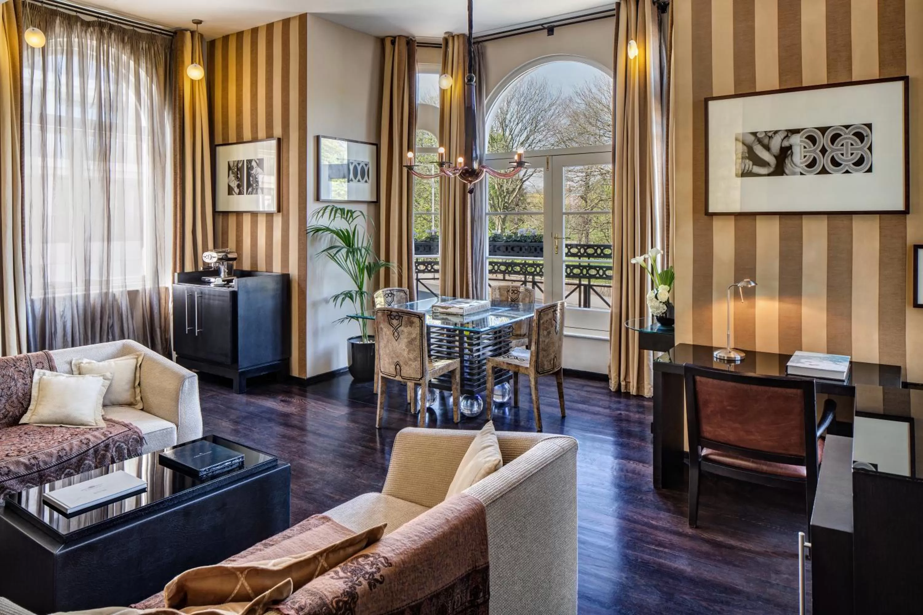 Living room in 60 Hyde Park Gate Hotel