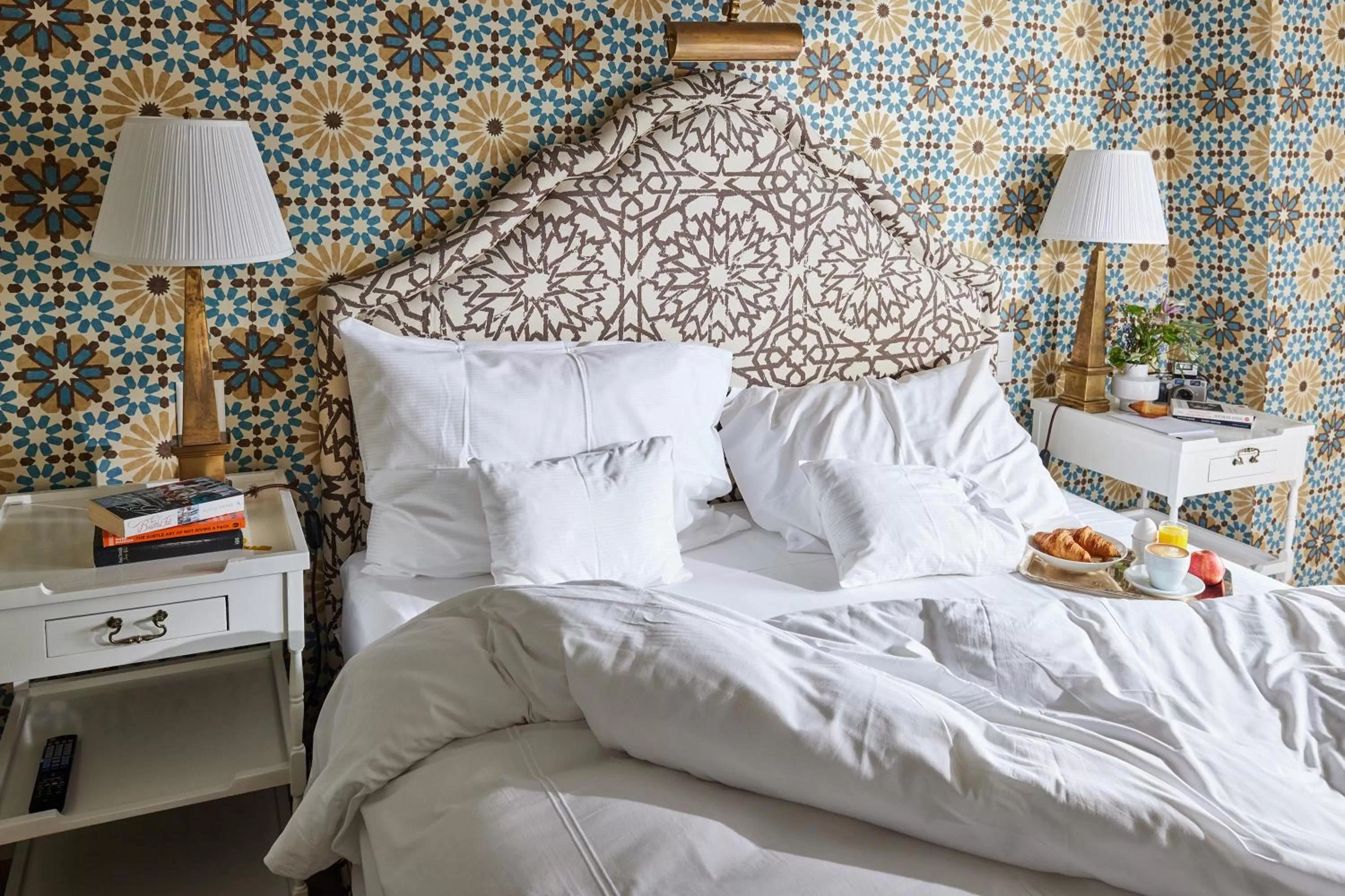 Photo of the whole room, Bed in Château Gütsch