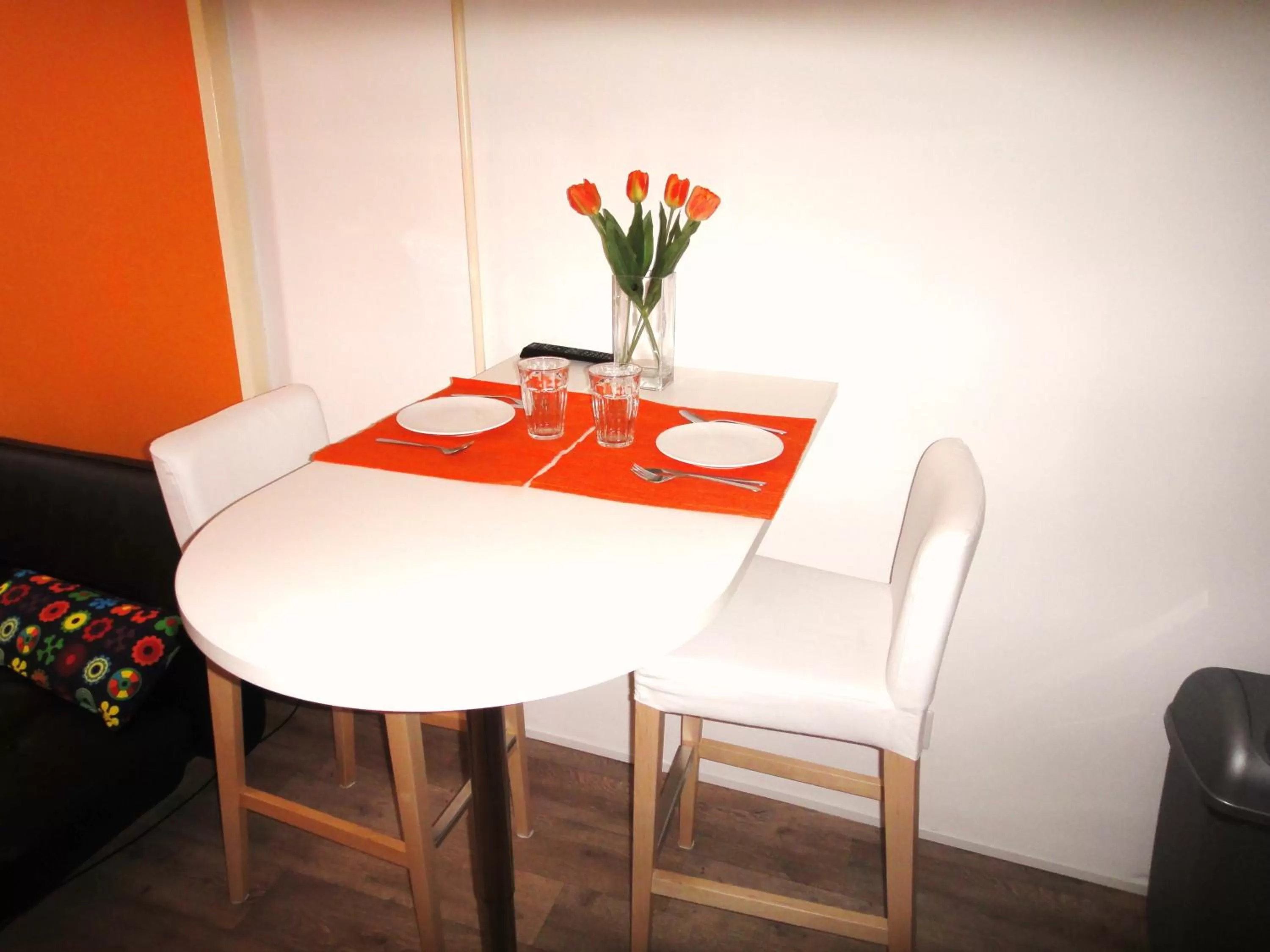 Kitchen or kitchenette in Orange Suite Studio