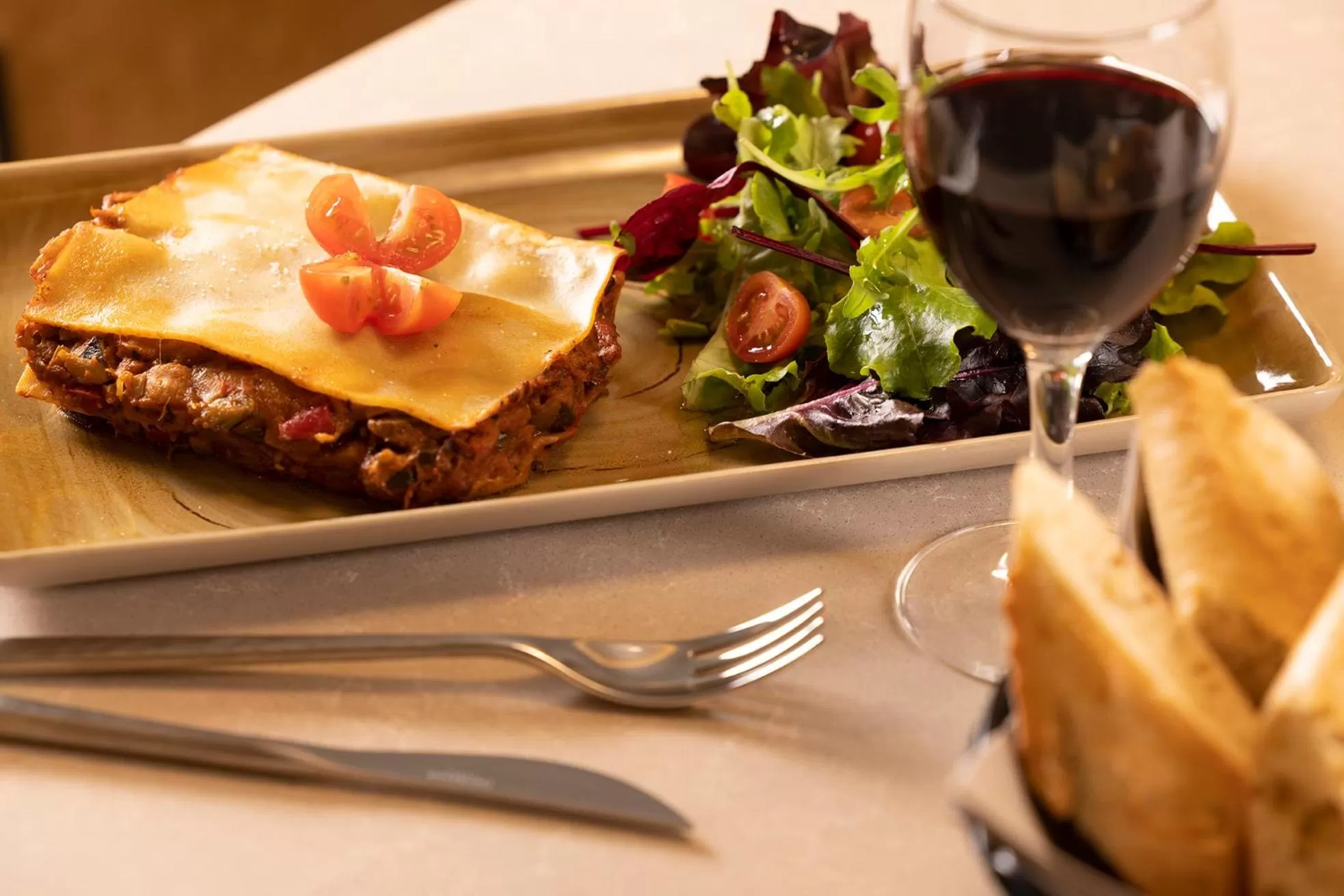 Restaurant/places to eat in Hôtel Esté