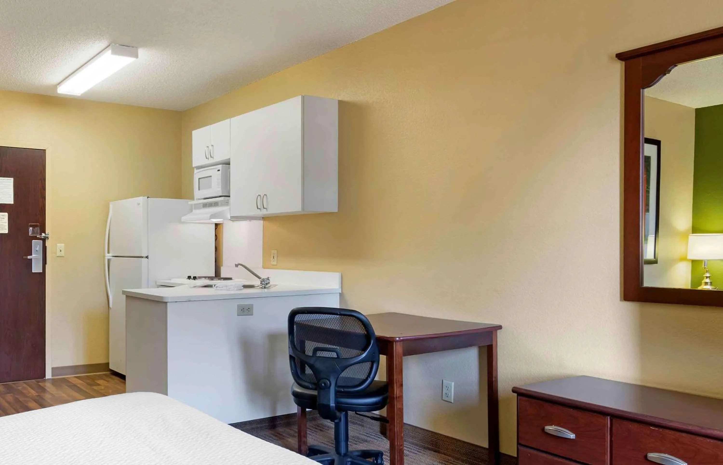 Bedroom, Bed in Extended Stay America Suites - Savannah - Midtown